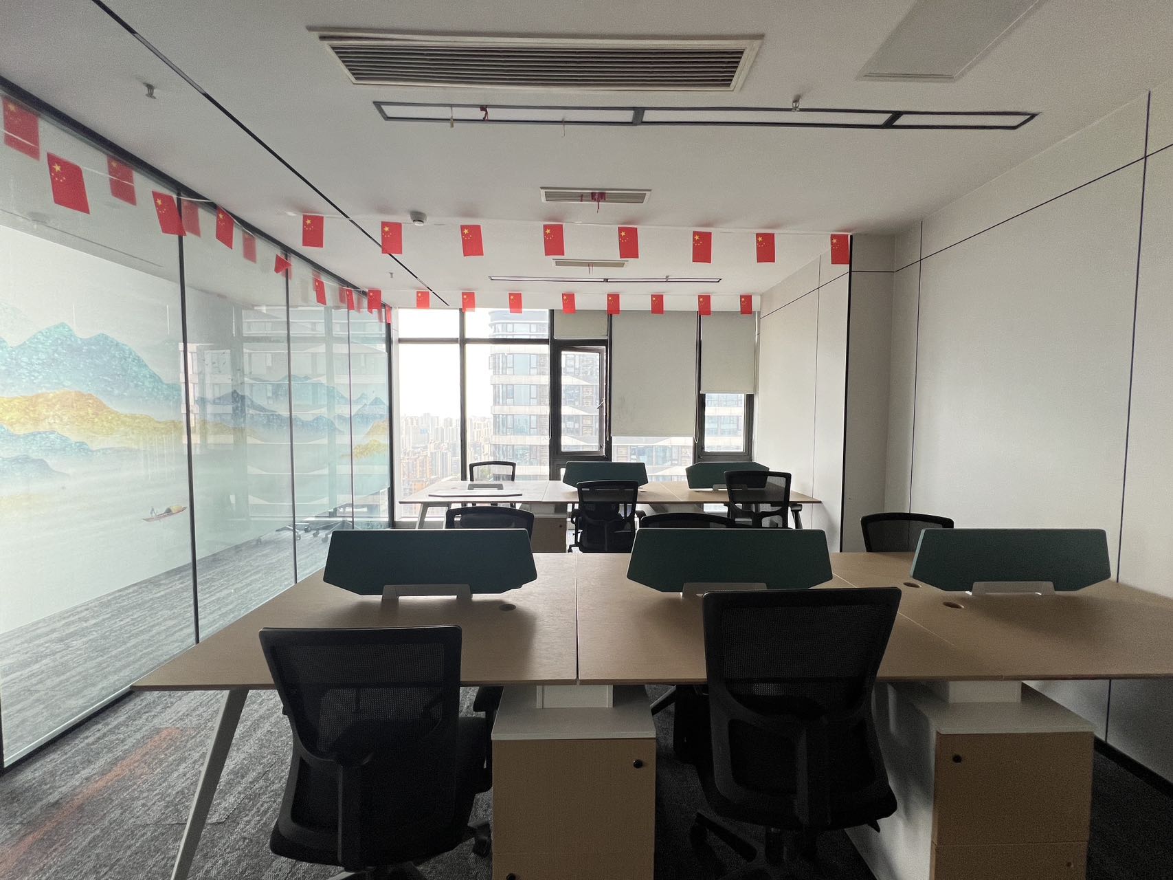 成华区近理工大学 156平方 3隔间12工位 双面采光 24小时空调 近地铁 龙光世纪中心办公室出租