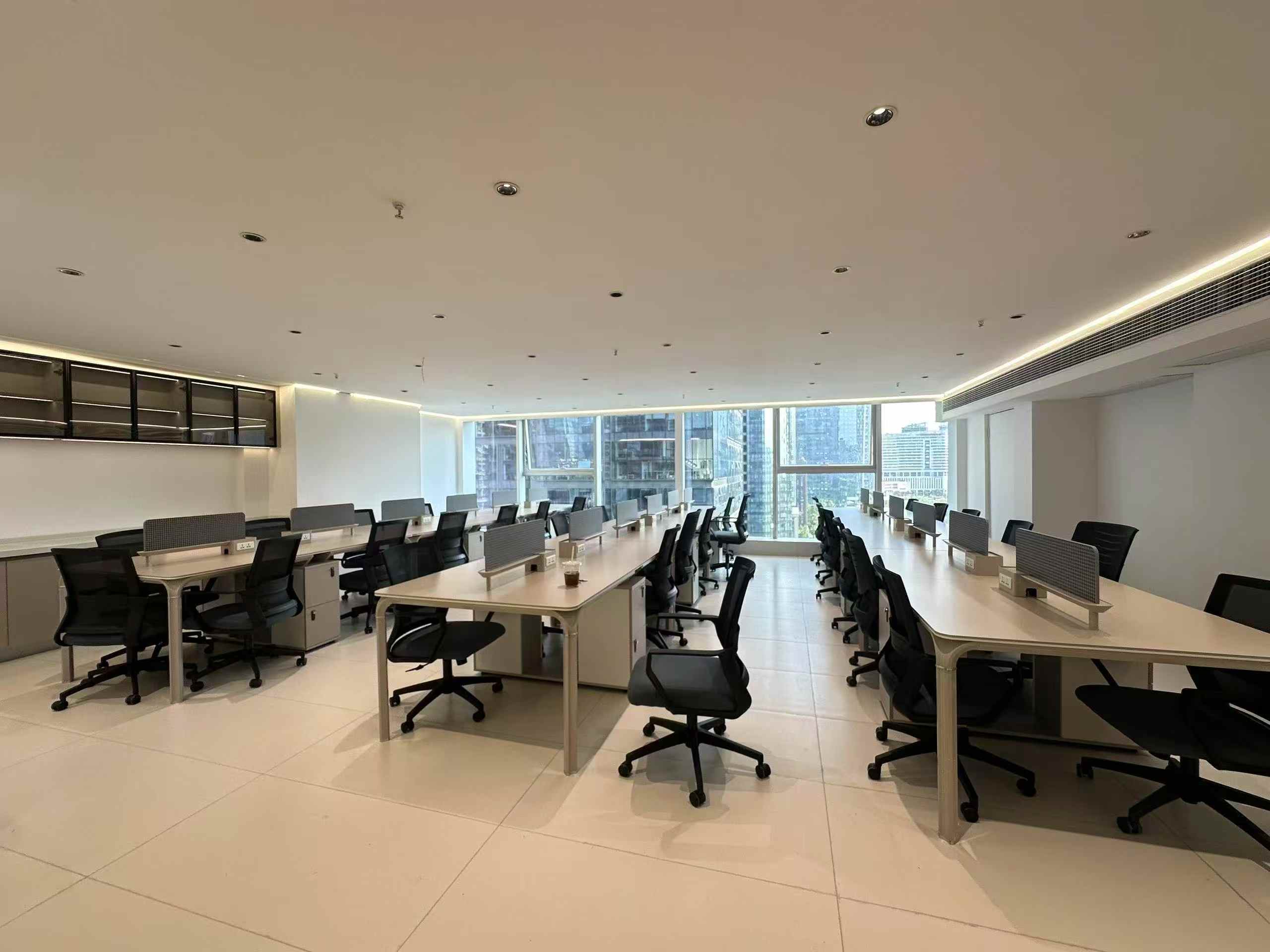 天府三街跃层性价比户型 单层140平实得280平 5隔间30工位+接待区 24小时空调 福年广场办公室出租