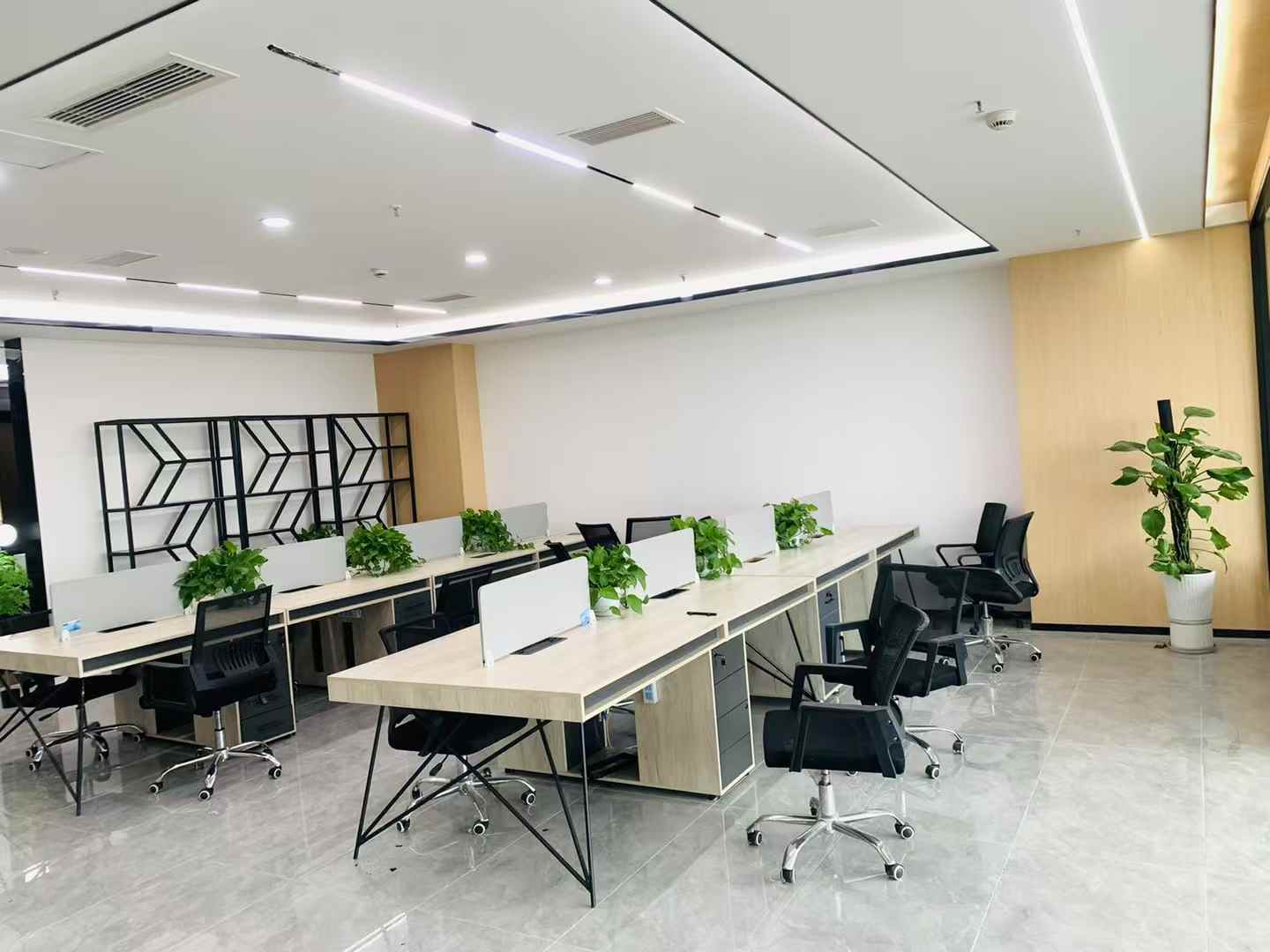 环球中心西区朝外户型  5隔间18工位 精装带家具 大气前台 环球中心办公室出租