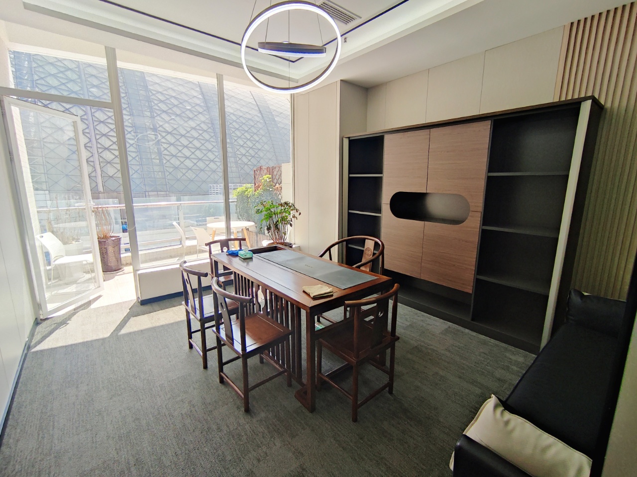 环球中心小面积 利用率高 装修巴适 1隔间8工位 利用率高 精装带家具|高新区写字楼|高新区办公室|租小团