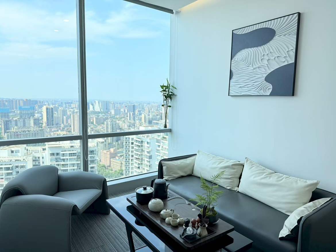 市中心东门大桥地铁口 紧邻春熙路 精品小面积3 隔间12工位 精装带家具 高区看河 时代8号办公室出租