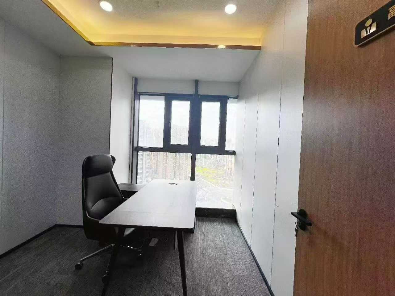 成华区东三环外侧一点 8号线龙潭寺地铁口 服务面积240平 4隔间18工位 24小时空调 博汇大厦办公室出租