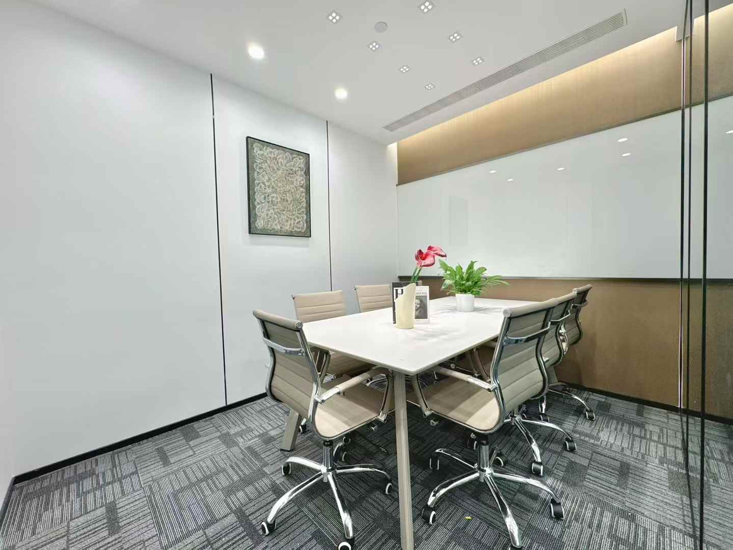 金融城特价房源 按套出租4隔间12工位 9999元/套 坐北朝南 精致精装修 户型方正 布鲁明顿办公室出租