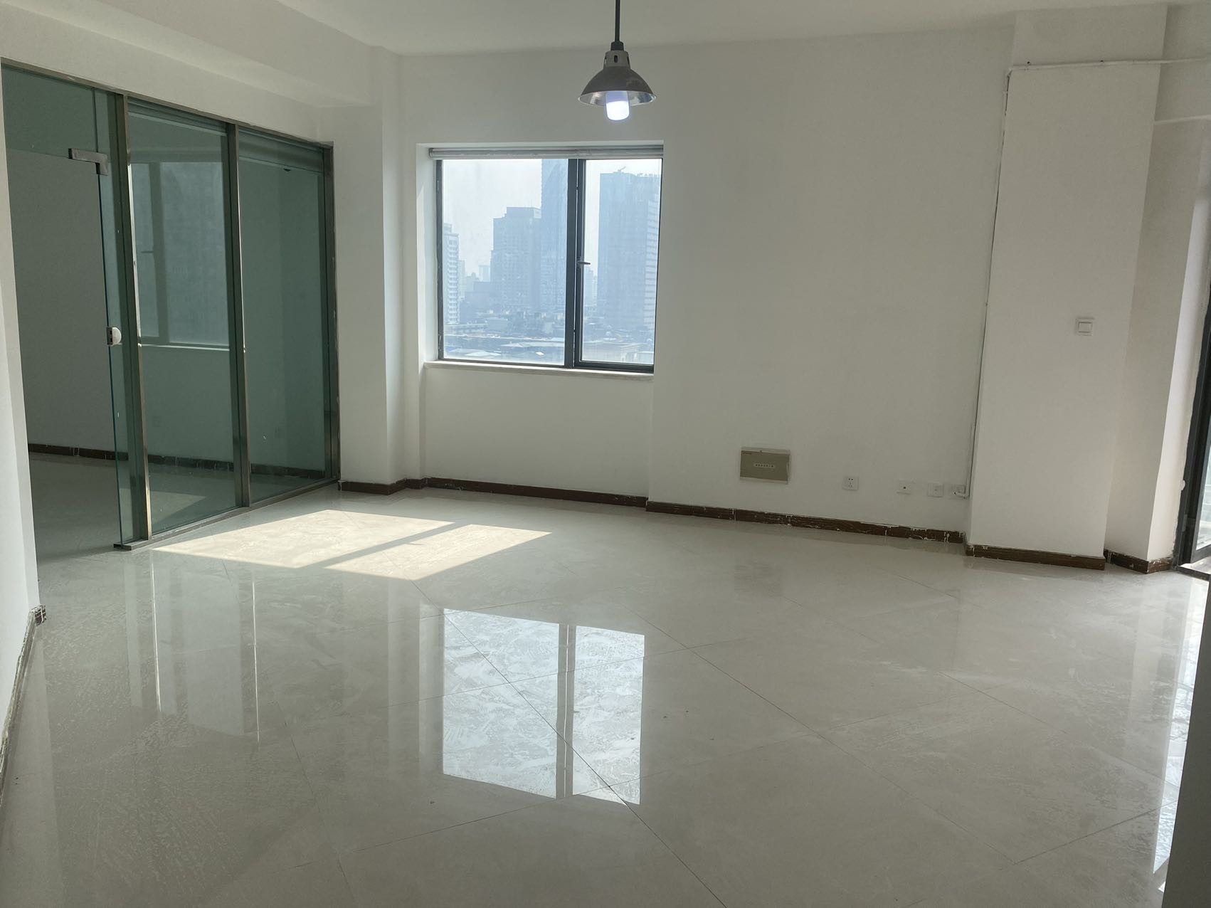 市中心4号线太升南路地铁几百米 个人房东直租 77平小面积 家具可配 带独立厕所 锦天国际办公室出租