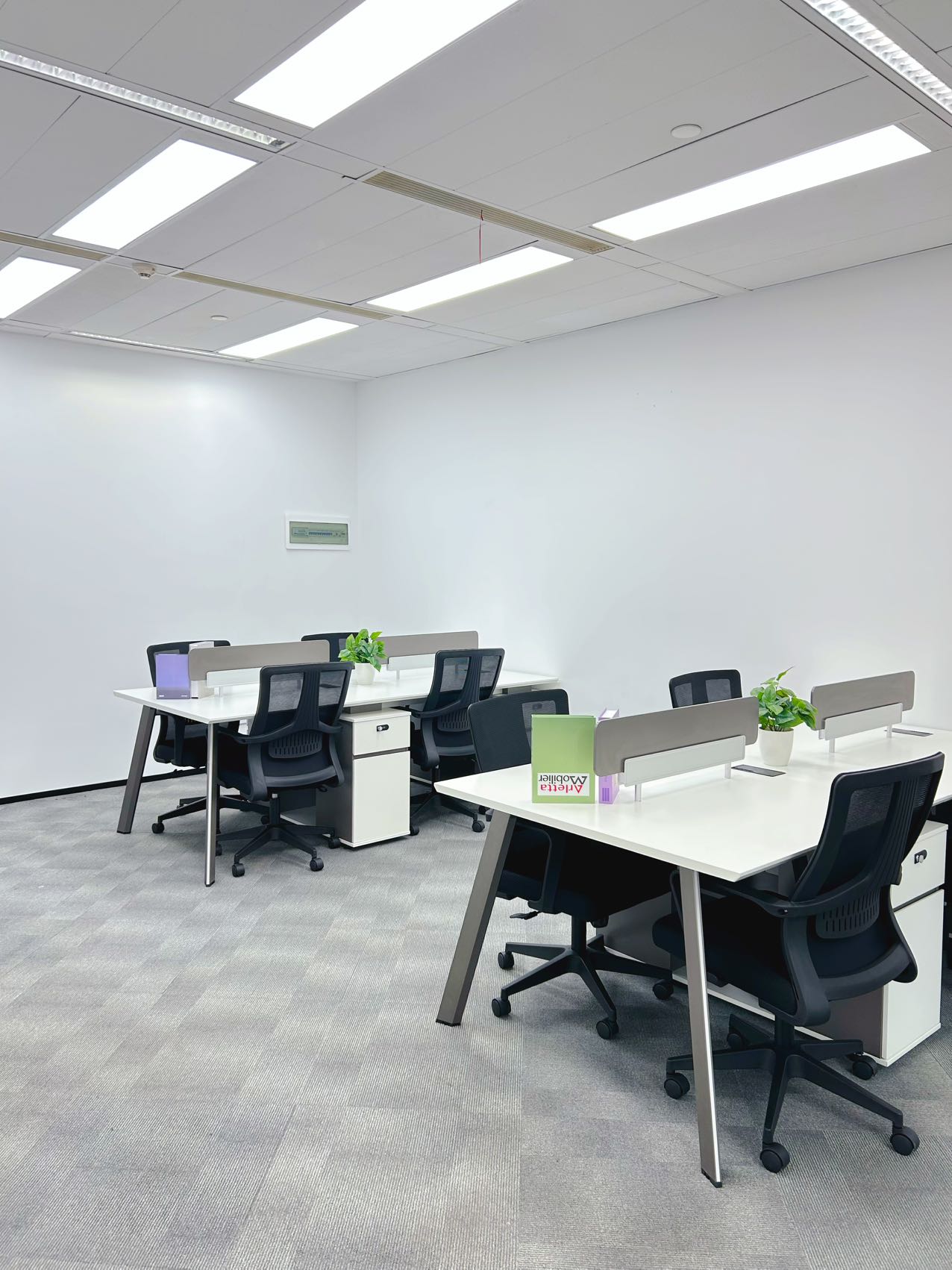 天府三街精选小面积出租 报价含物业费 超甲楼盘 1隔间12工位 报价含家具 欢迎咨询  希顿国际办公室出租