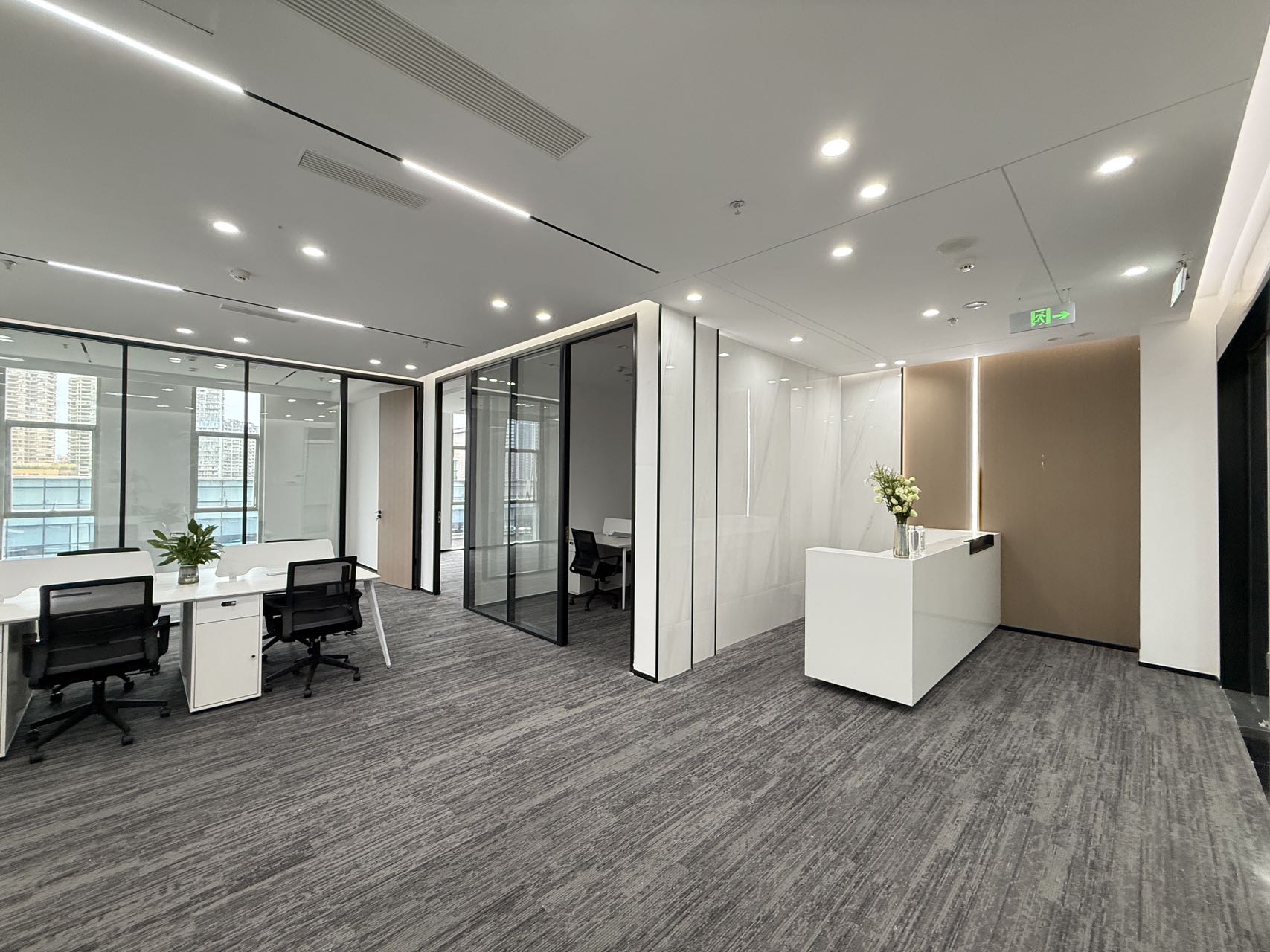 天府五街园区办公 办公氛围巴适 按套出租 3隔间12工位 带前台 报价含物业费 软件园写字楼出租