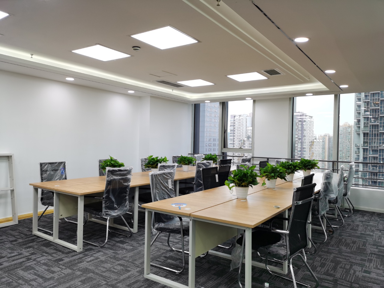 锦江区花样年喜年广场精装168平办公室 户型方正 采光优秀 生活便利