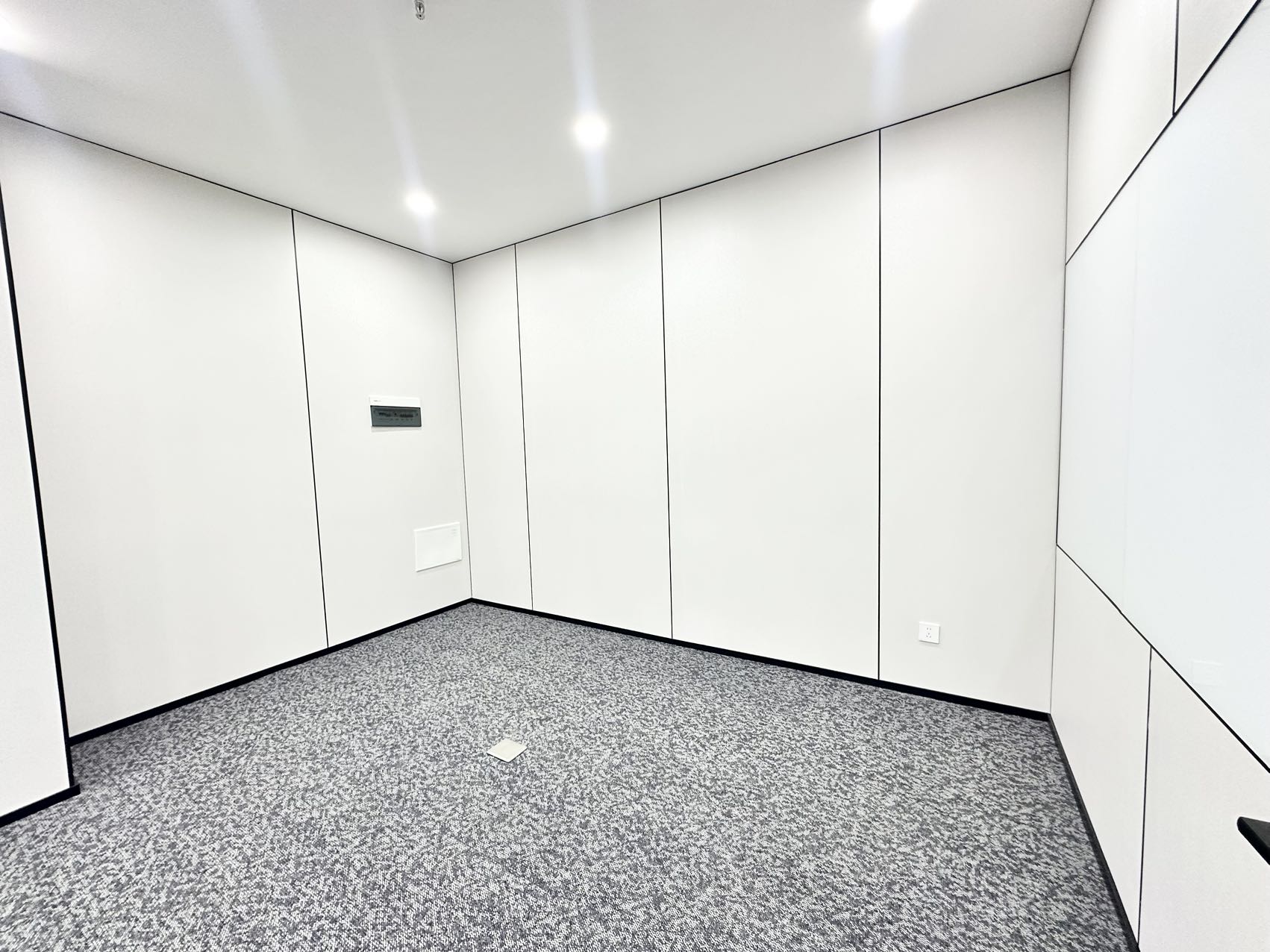 武侯区红牌楼甲级现房 264平方 4隔间12工位 东南朝向 户型方正 带前台 拎包入住 鼎冠中心办公室出租