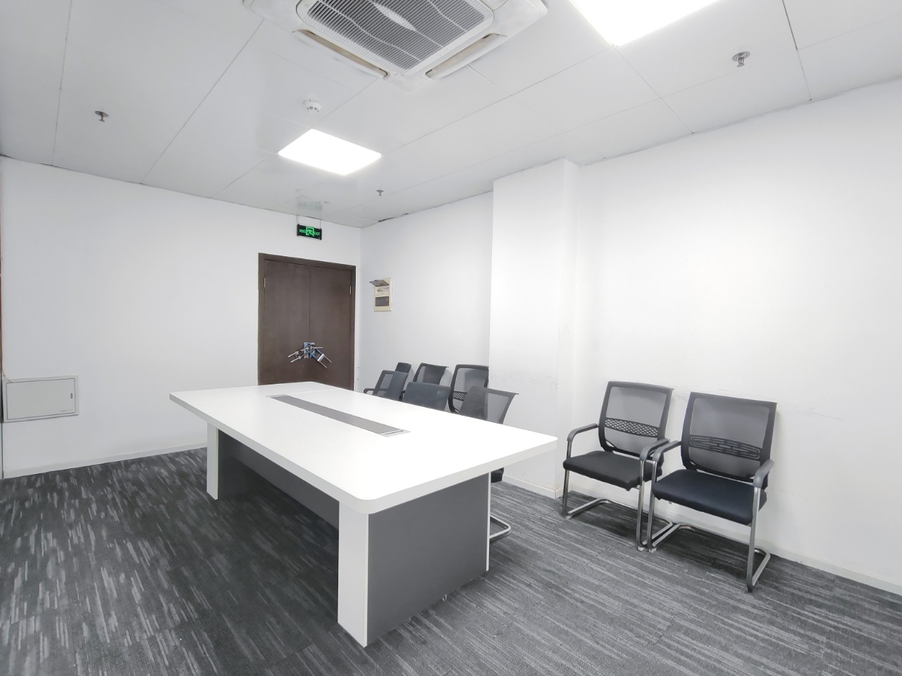 三线交汇高新区核心CBD孵化园地铁口 315平方 5隔间42工位 无加时费 奥克斯广场办公室出租