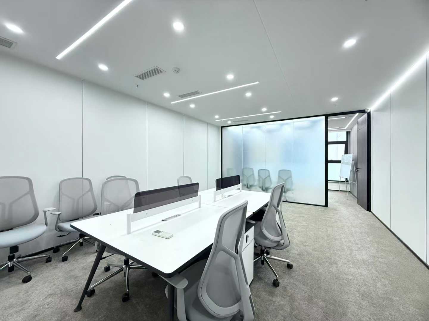 金融城孵化园创业小面积 85平 1隔间12工位带形象墙 三线交汇 24小时空调 小而精致 中航国际交流中心办公室出租