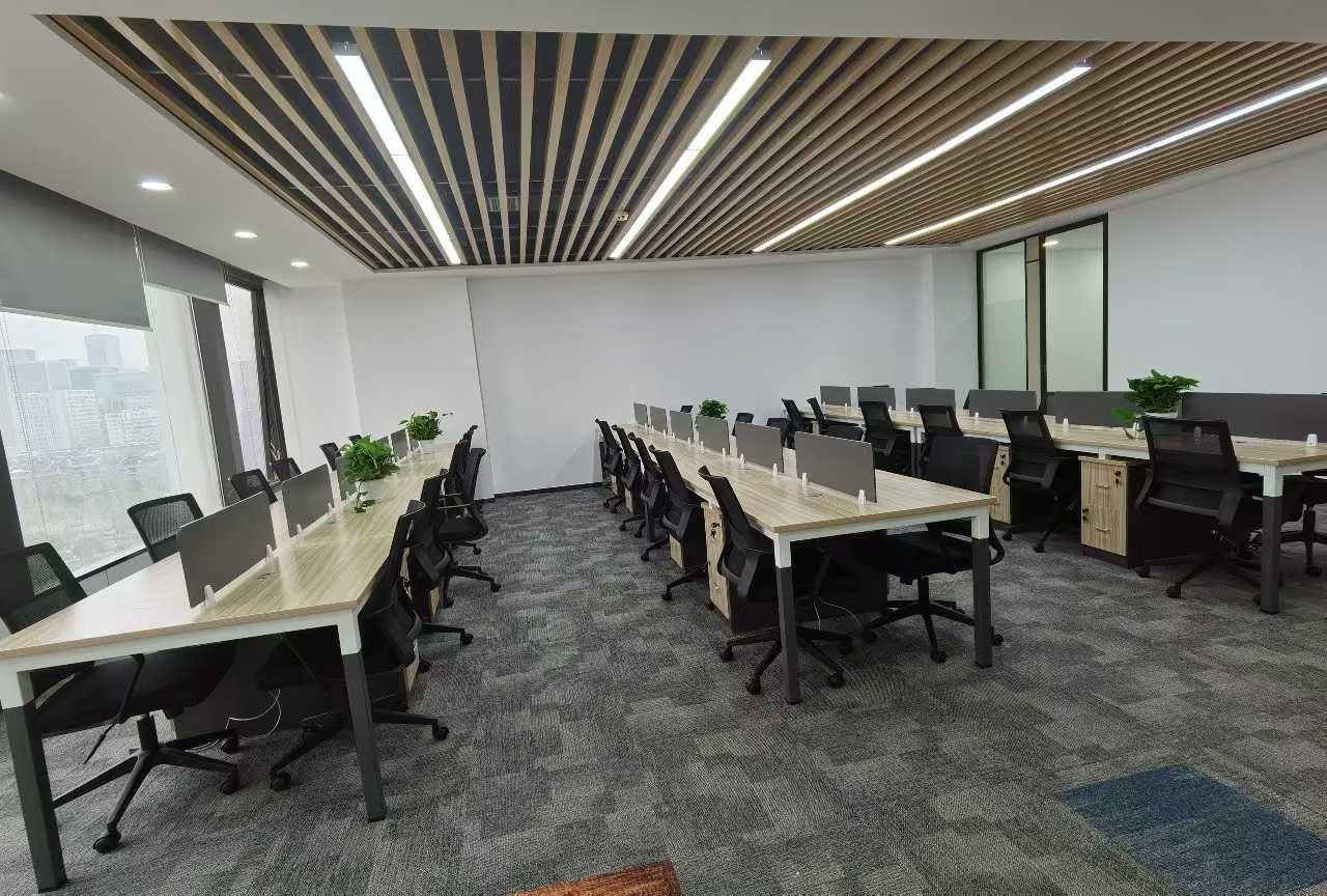 火车南站甲级精装电梯口户型 285平方 特价出租 3独立隔间1会议室42工位 朝东 有摆渡车 安格斯国际办公室出租