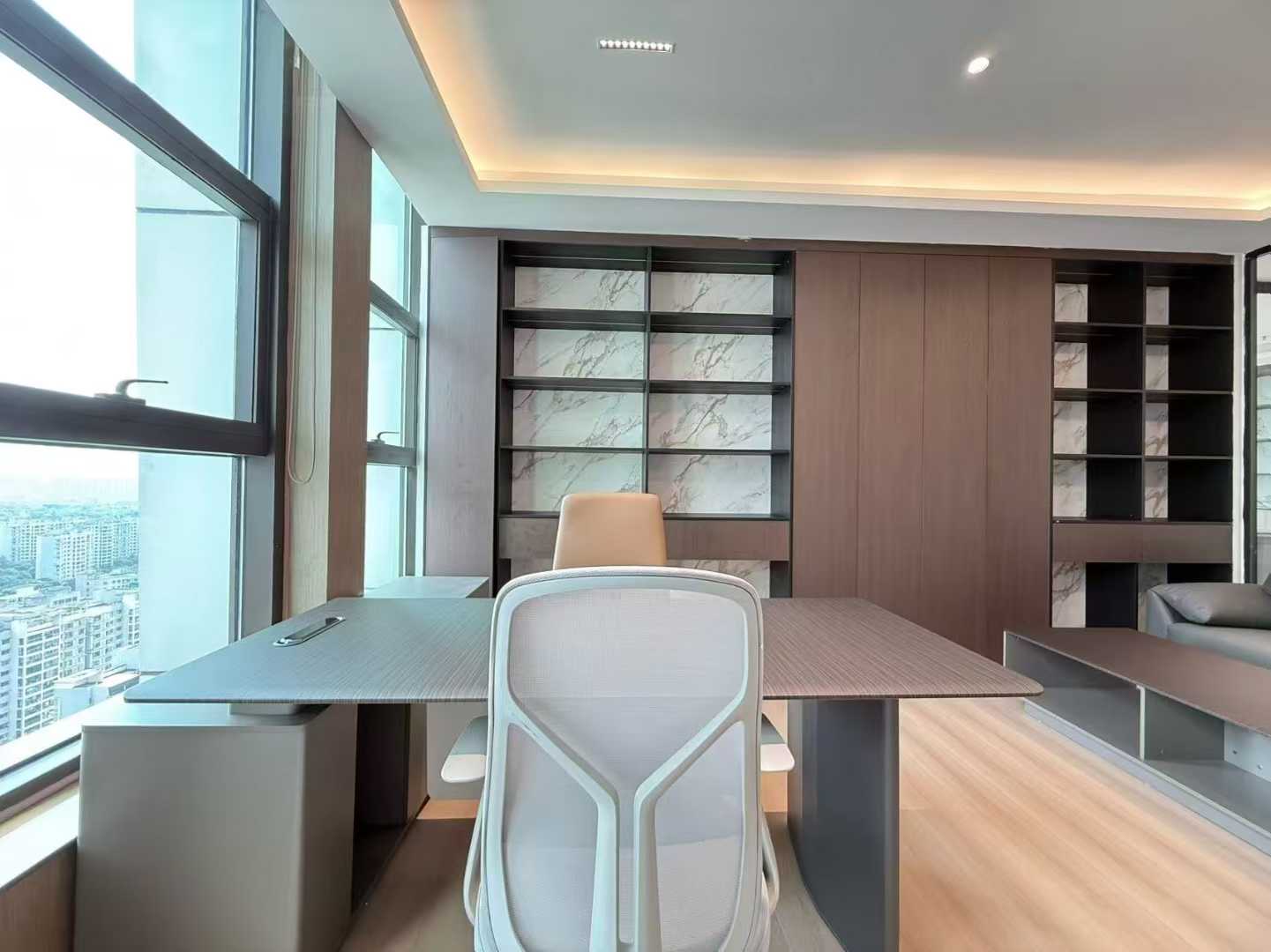 高新区孵化园核心CBD精致户型出租 338平 5隔间28工位 电梯口 大气前台 接待办公两不误 中航国际交流中心办公室出租