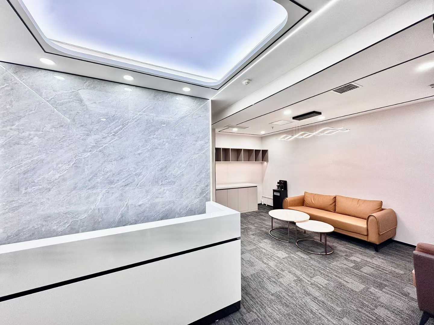 天府三街超甲写字楼 307平 6隔间30工位带机房 24小时空调 楼盘品质高 节能大厦办公室出租