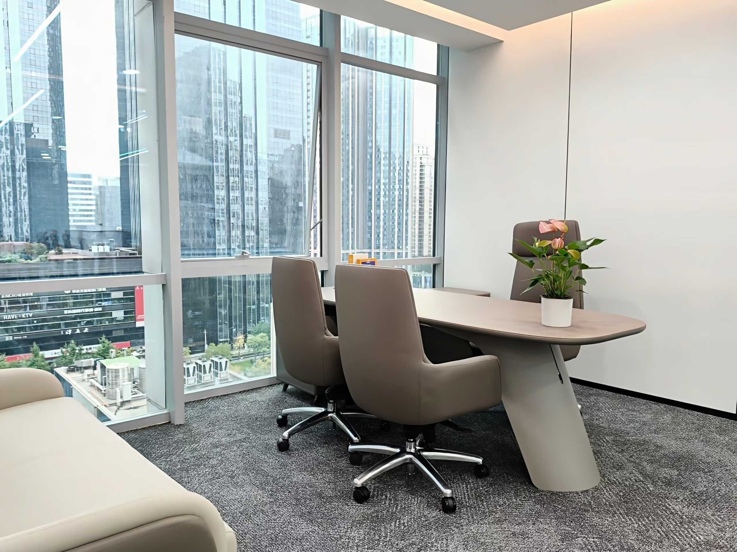 天府二街西南双面采光 334平 4隔间47工位 采光视野巴适 24小时空调自控 雄川金融中心2栋办公室出租