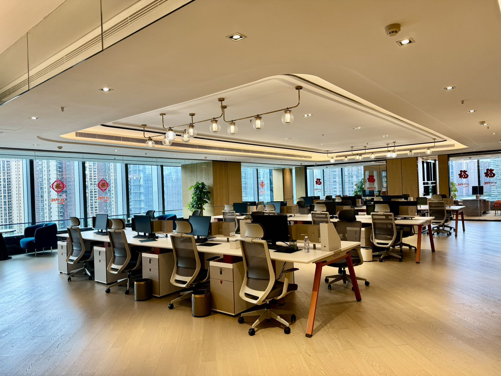 攀成钢超甲 品质装修 仅此一套 607平方 4隔间60工位带休息区 奢华前台 品质与形象的完美结合 环球都汇广场办公室出租