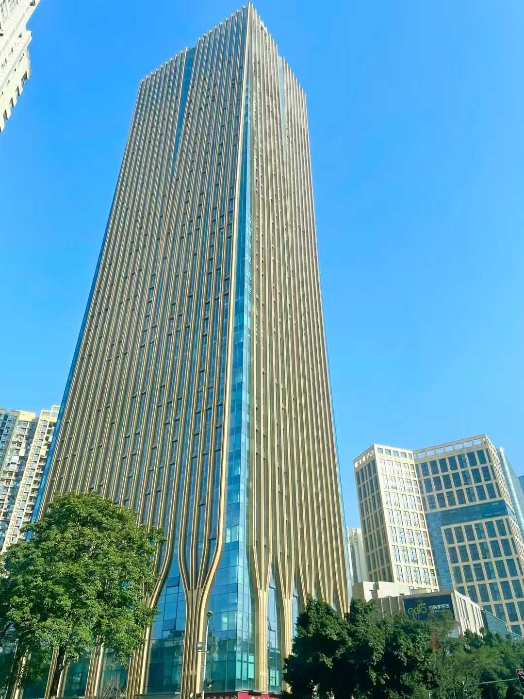 金牛区甲级高区 452平方 7隔间40工位 电梯口 高区视野巴适 适合央国企办事处  精装带家具 层高高 近地铁 北成8号办公室出租