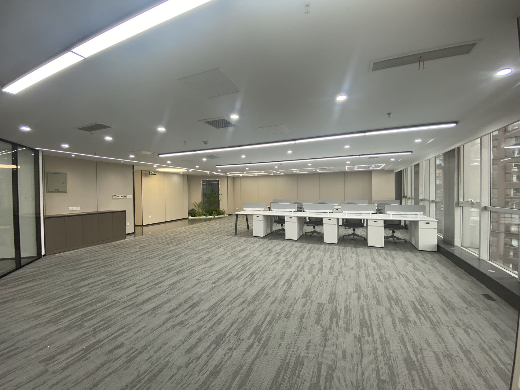 春熙路甲写 套租户型 5隔间28工位 此套无加时费 报价含物业费 时代广场办公室出租