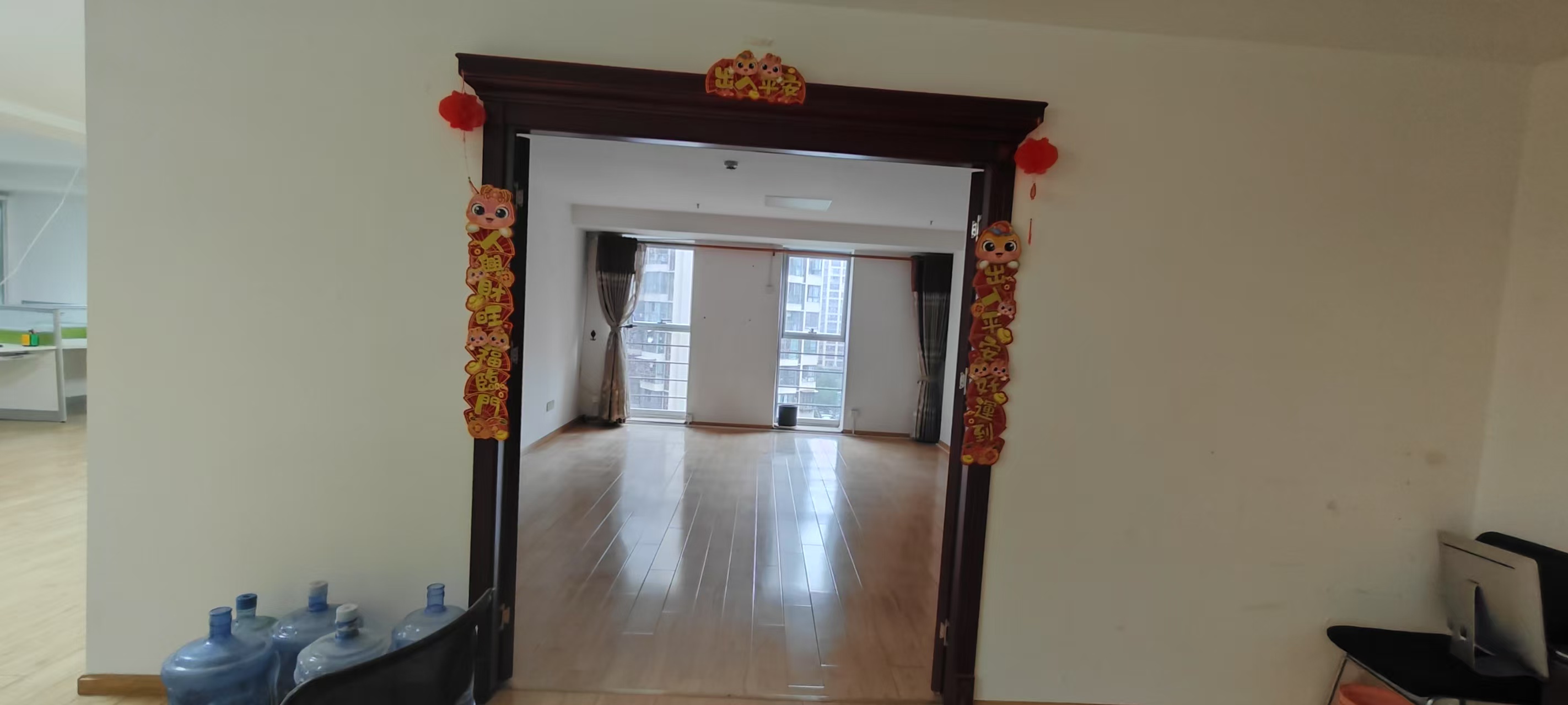 成华区临近动物园 3号线昭觉寺南路地铁口 256平方 房东直租 交通方便 融景城办公室出租