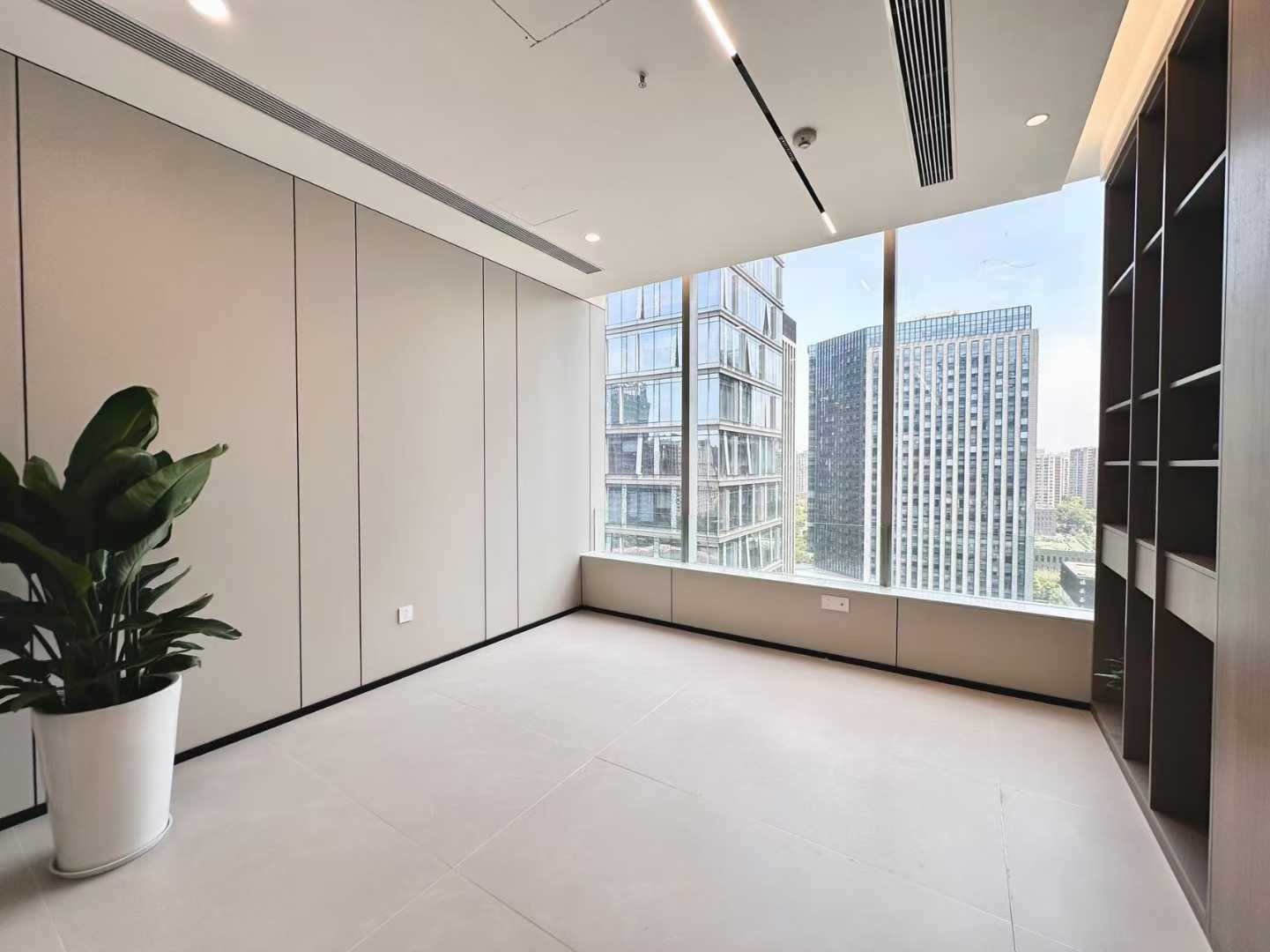 金融城甲级高品质楼盘 237平 4隔间30工位 利用率高 轻奢接待风 电梯口 中航国际办公室出租