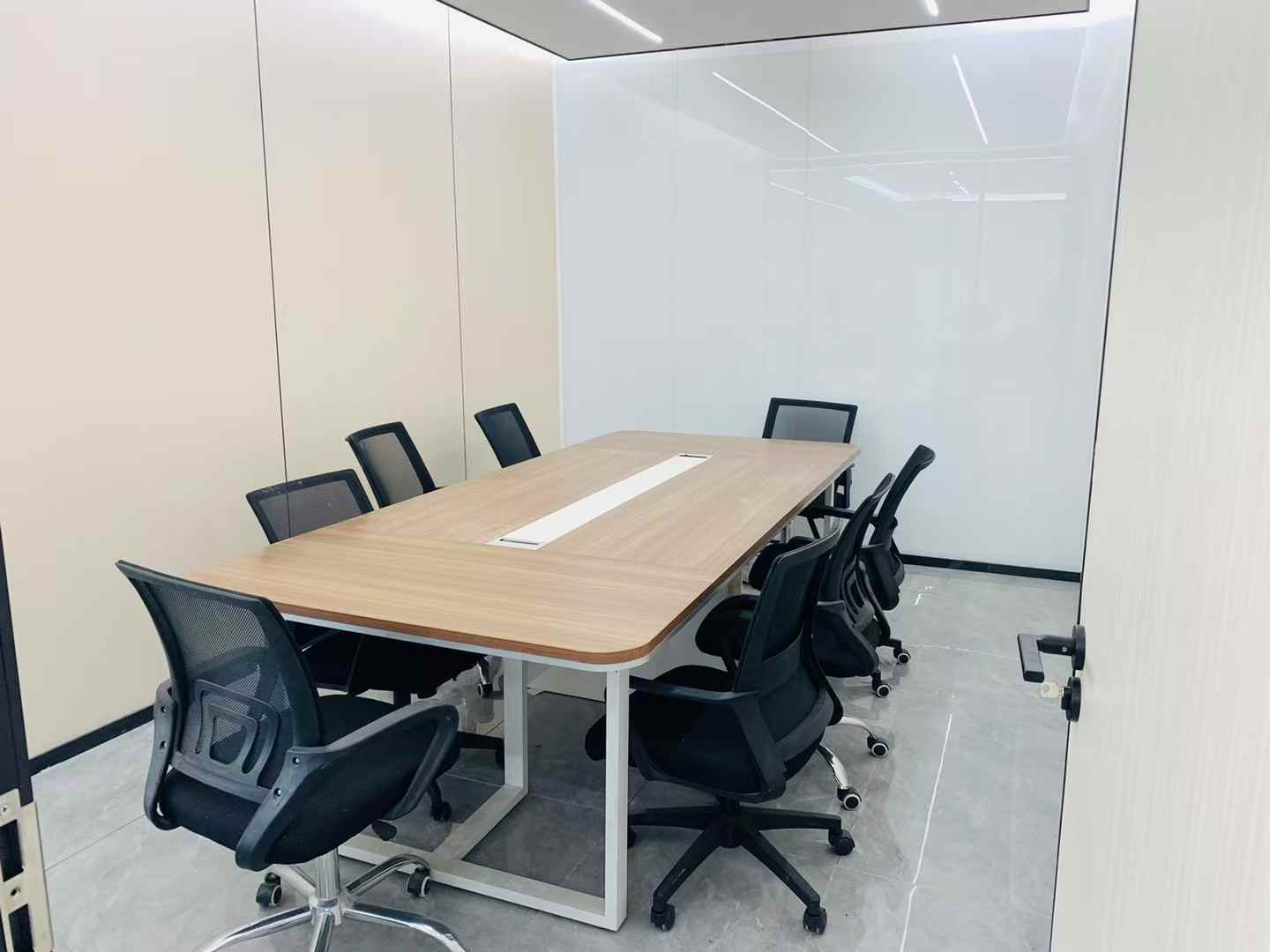 环球中心西区朝外户型  5隔间18工位 精装带家具 大气前台 环球中心办公室出租