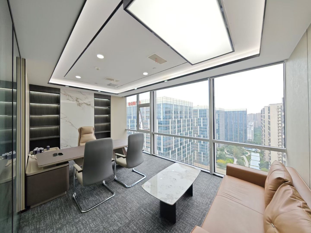 高新区三地铁线交汇-孵化园地铁口 139.56平 3隔间12工位 空调含能耗 无加时费 嘉润国际中心办公室出租|高新区写字楼|高新区办公室|租小团