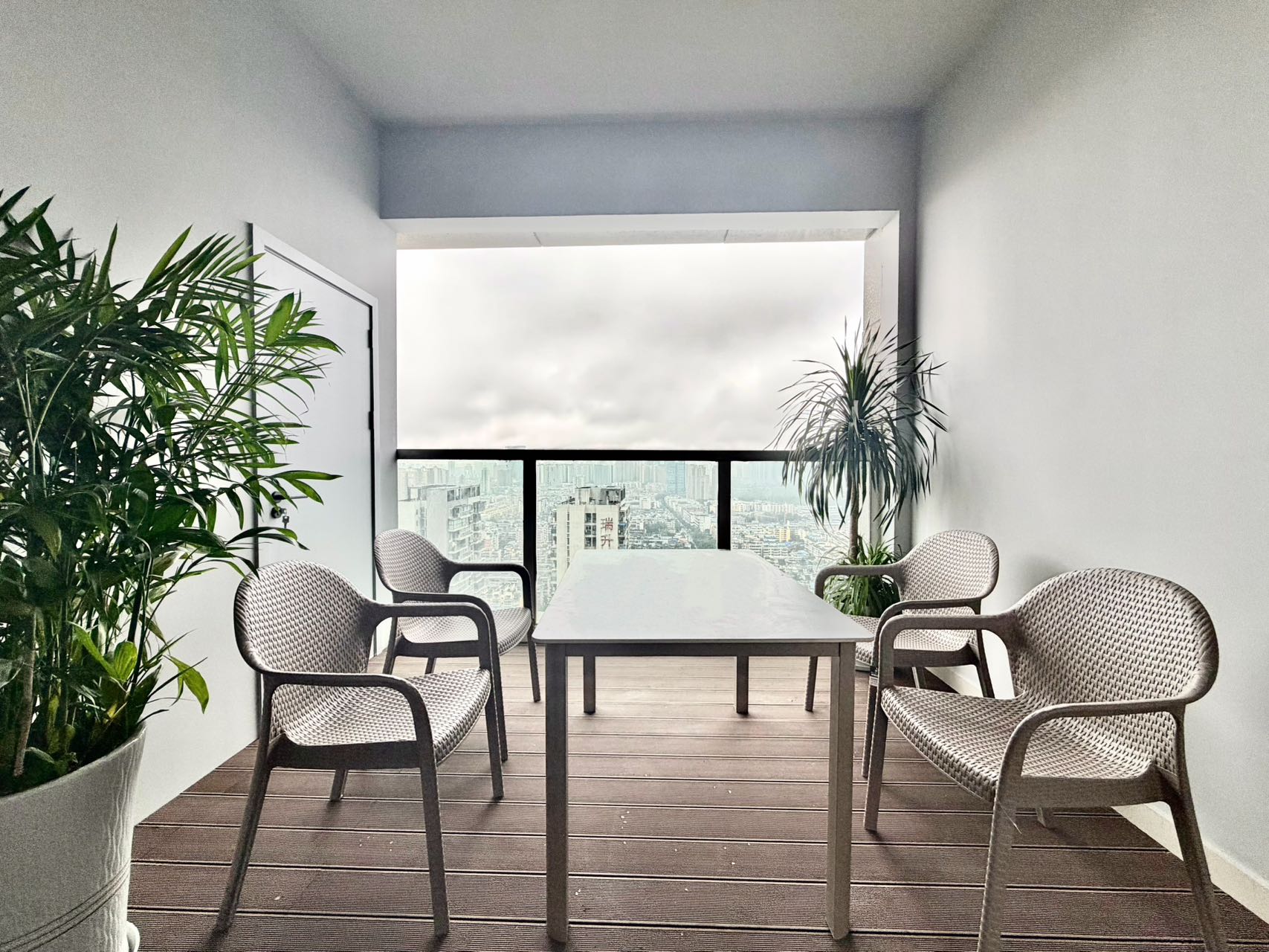 近攀成钢区域 整层打造 双面采光 带共享配套 按套4隔间22工位 含物业费 摩根中心办公室出租