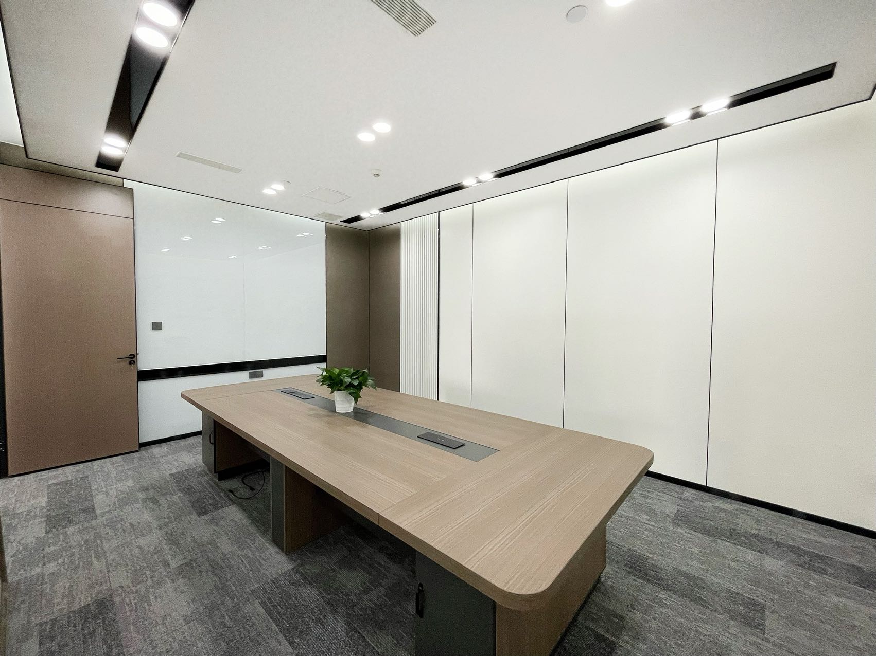 世纪城地铁口甲级楼盘 340平 6隔间26工位带茶水间 双面采光 高区视野巴适 东南朝向 东方希望天祥办公室出租