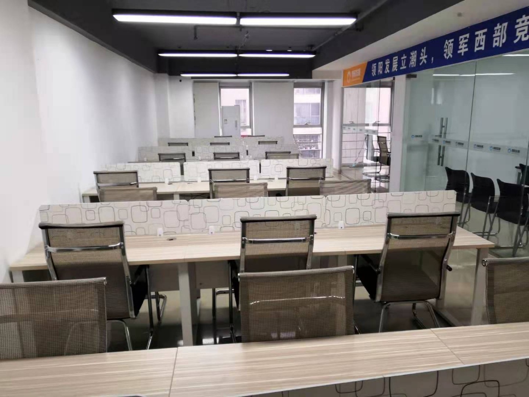 成华区昭觉市南路地铁口融锦城精装132平实用办公室