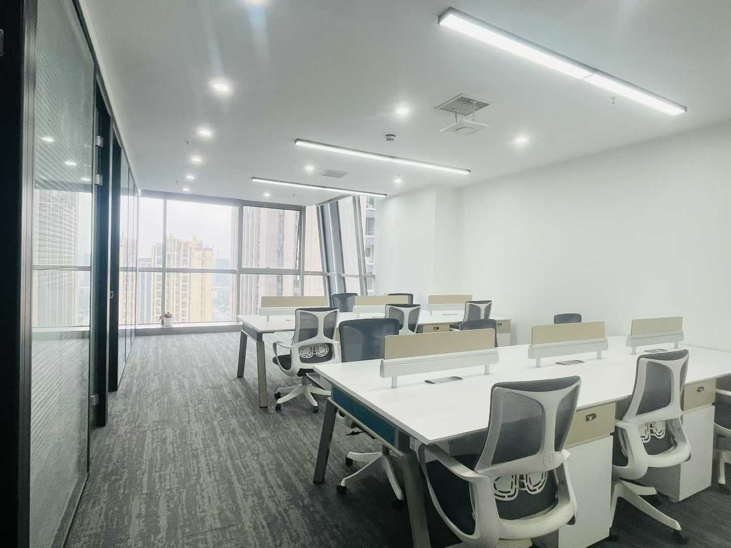 成华区理工大地铁口 中区精致小户型 3隔间12-16工位 特价出租 24小时空调 招商城市主场办公室出租