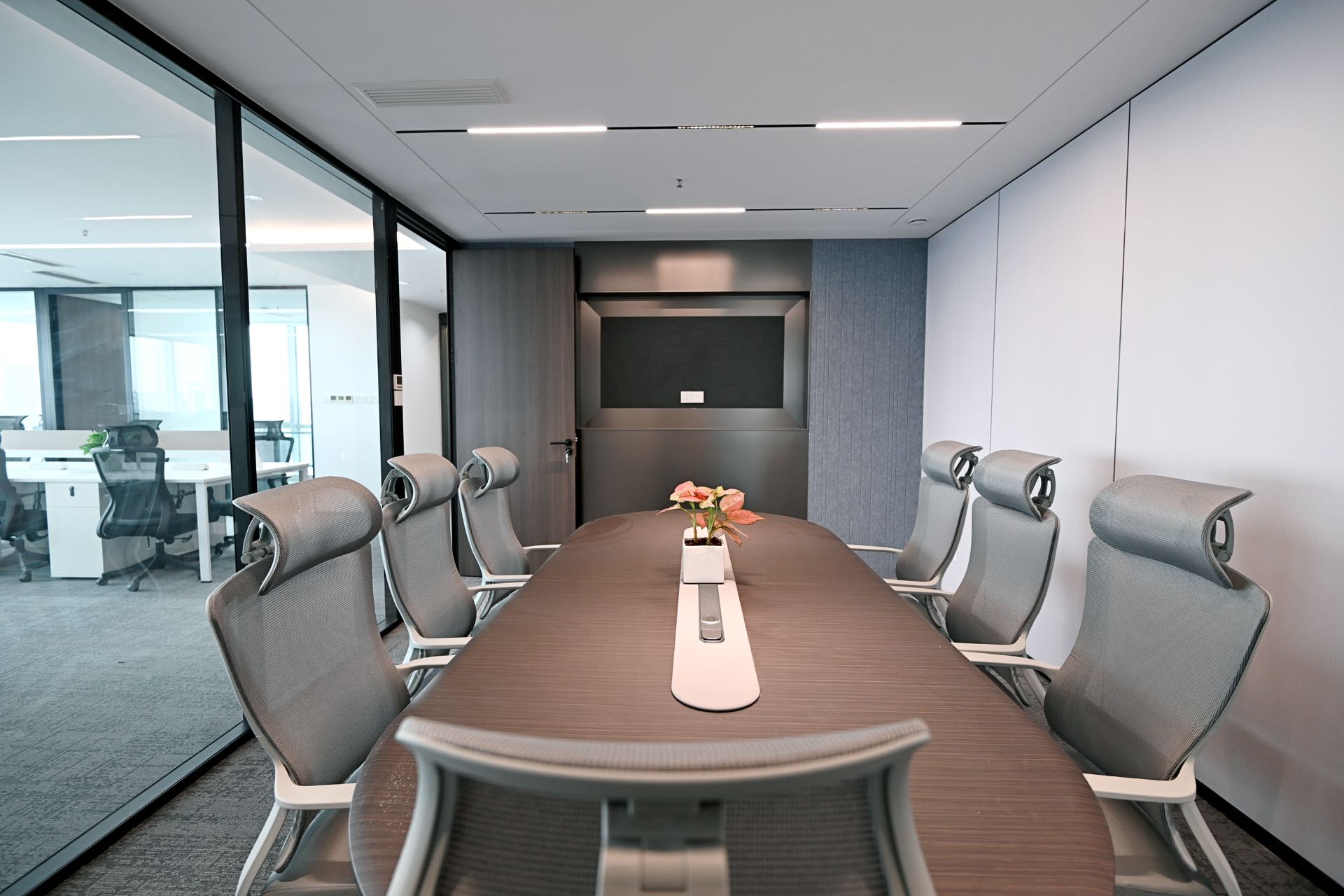 2号线牛市口几百米 整层打造 高区三面采光 按套4隔间24工位 大门头大老板间 摩根中心办公室出租