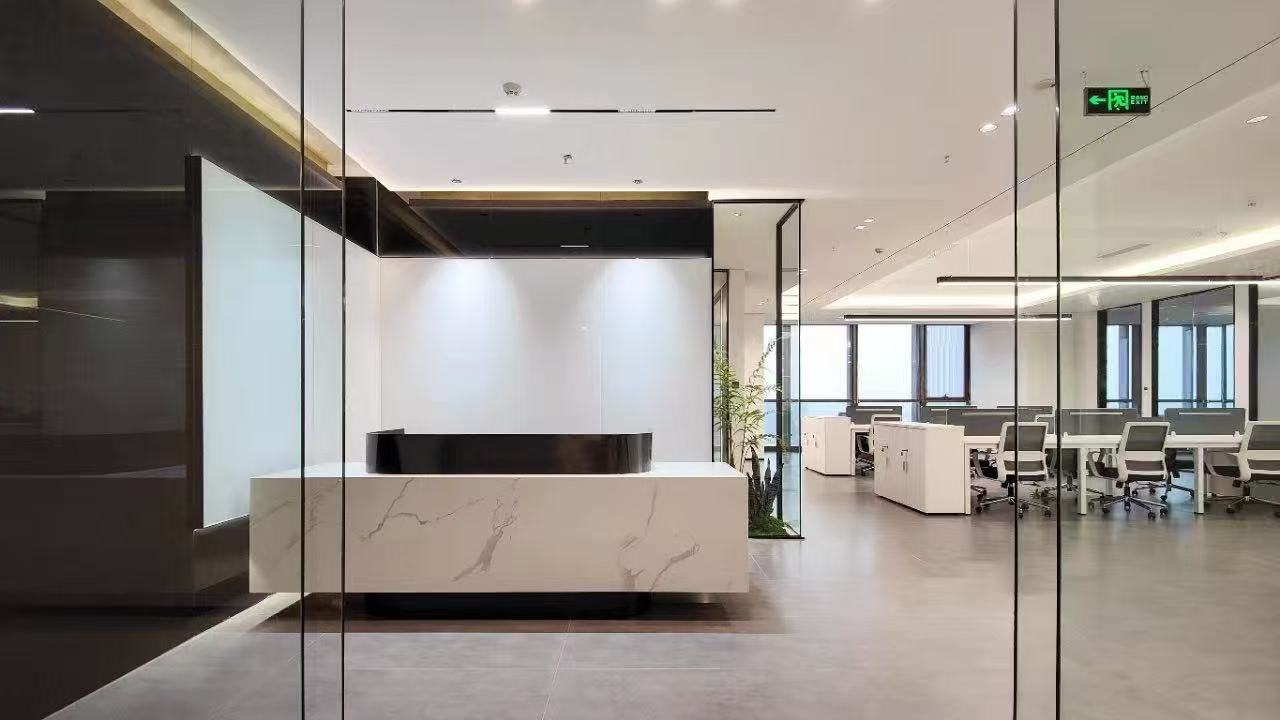 高新区世纪城地铁口 双面采光 320平 4隔间28工位 隔间大 方正通透 视野无遮挡 东方希望天祥办公室 出租