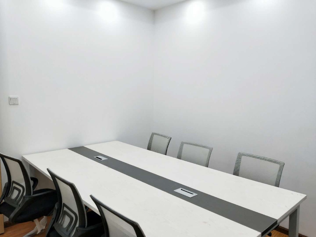 成华区东二环协信中心精装135平办公室 户型方正 精装带家具 采光很好 交通便利