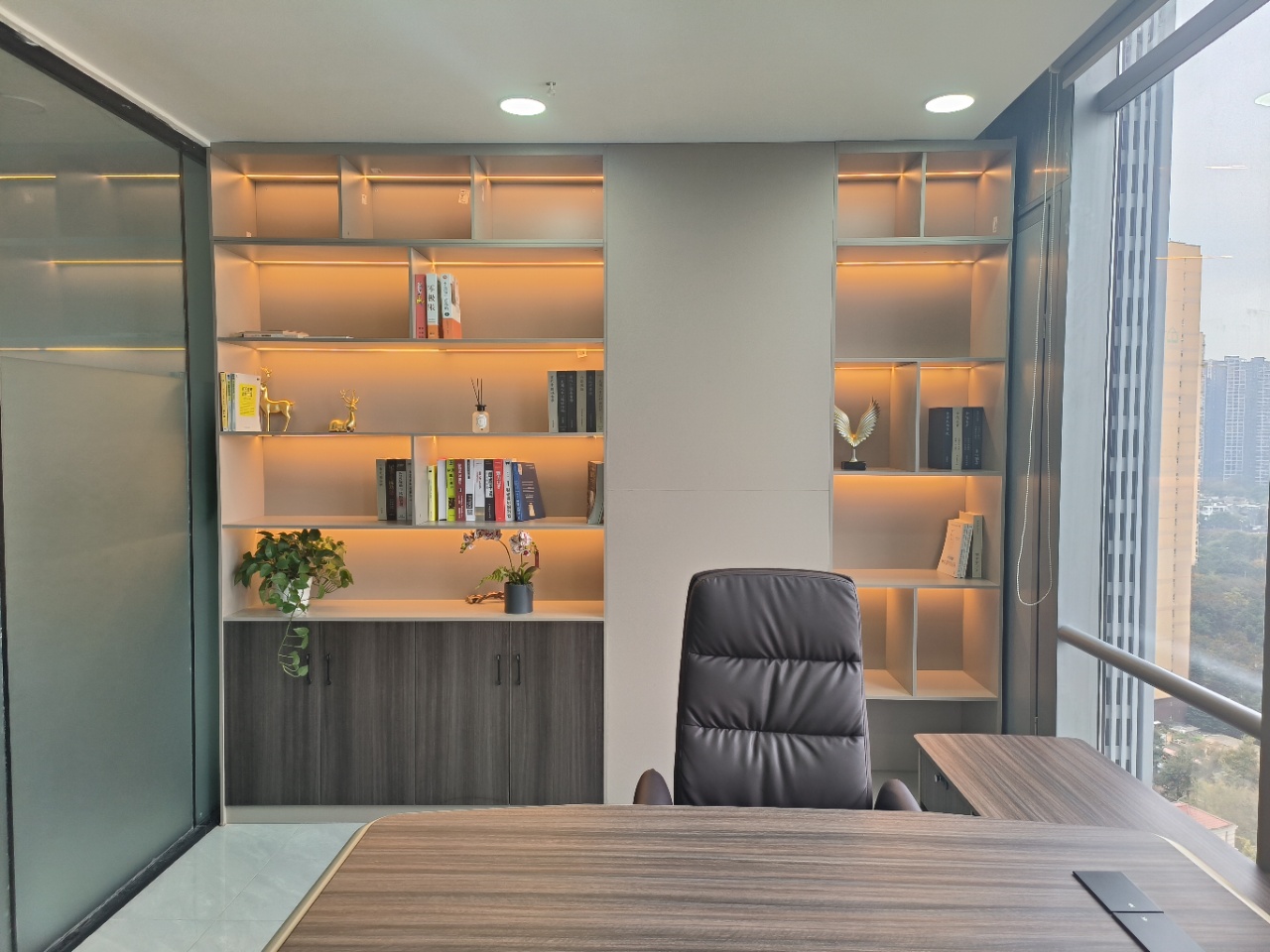 2号线洪河地铁几百米 精选小面积 88平 1隔间12工位 户型方正 拎包入住 云图大厦办公室出租