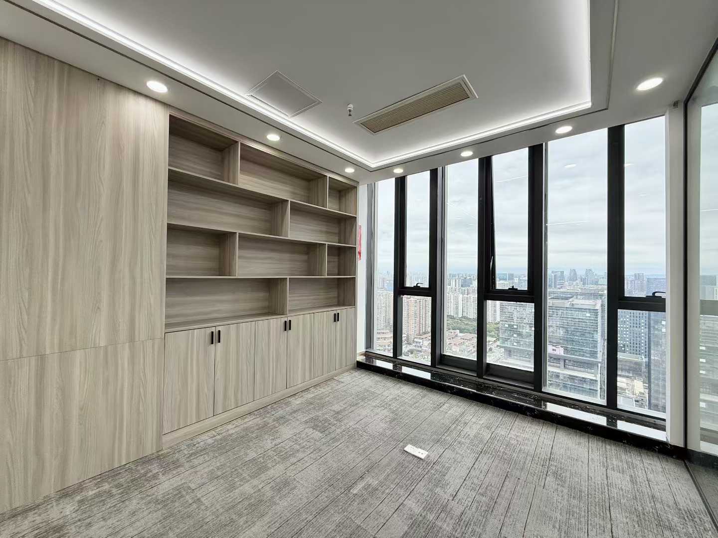 市一医院地铁口 208平 4隔间16工位 大会议室 大老板间 业主直租 精装带家具 仁和春天国际办公室出租