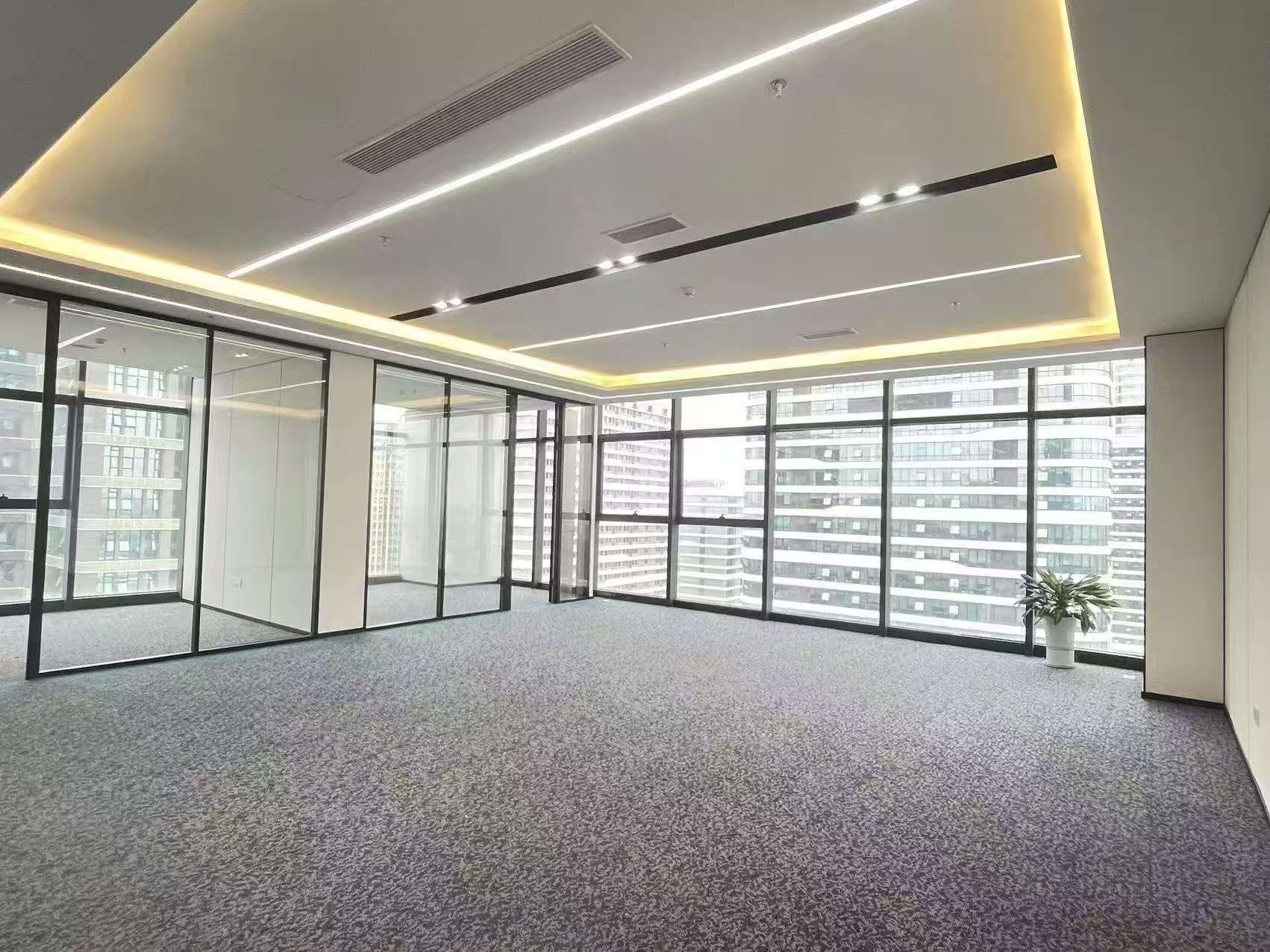 成华区十里店地铁口 甲写精装户型 289平 5隔间25工位 双面采光 24小时空调 龙腾广场办公室出租
