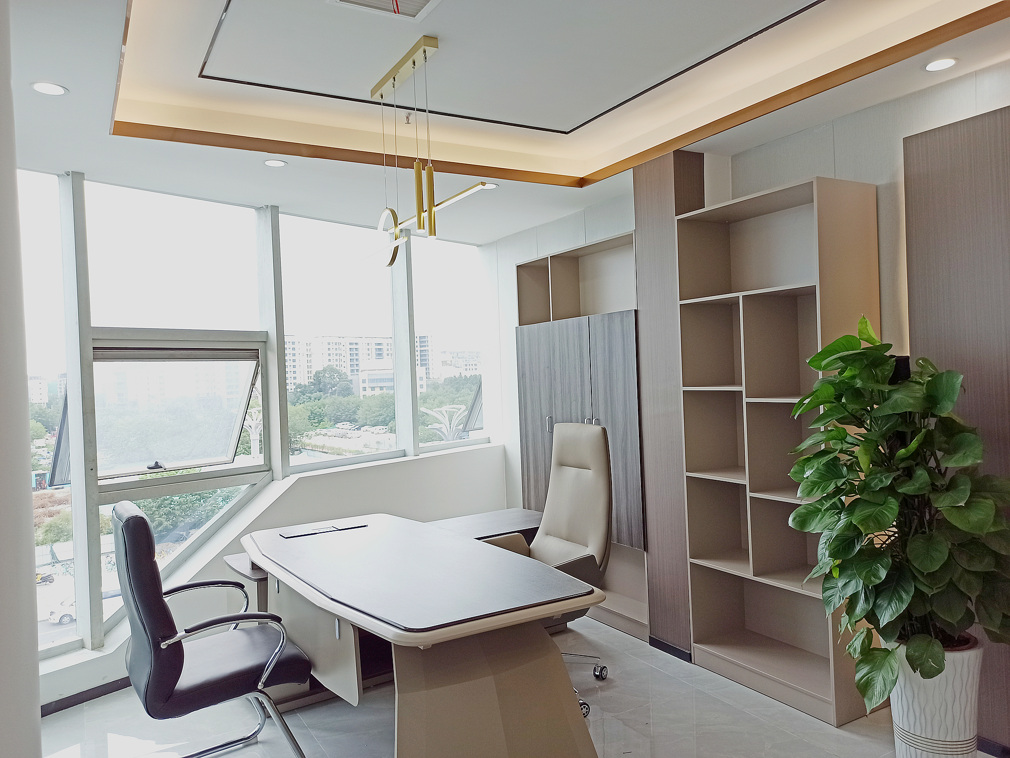 武侯区太平园地铁口 155平方 4隔间18工位带前台 无加时费 交通方便 下一站都市办公室出租