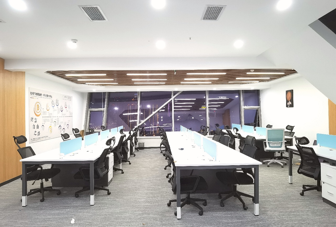 跃层 高新区锦城广场地铁口新世纪环球中心精装办公室带家具