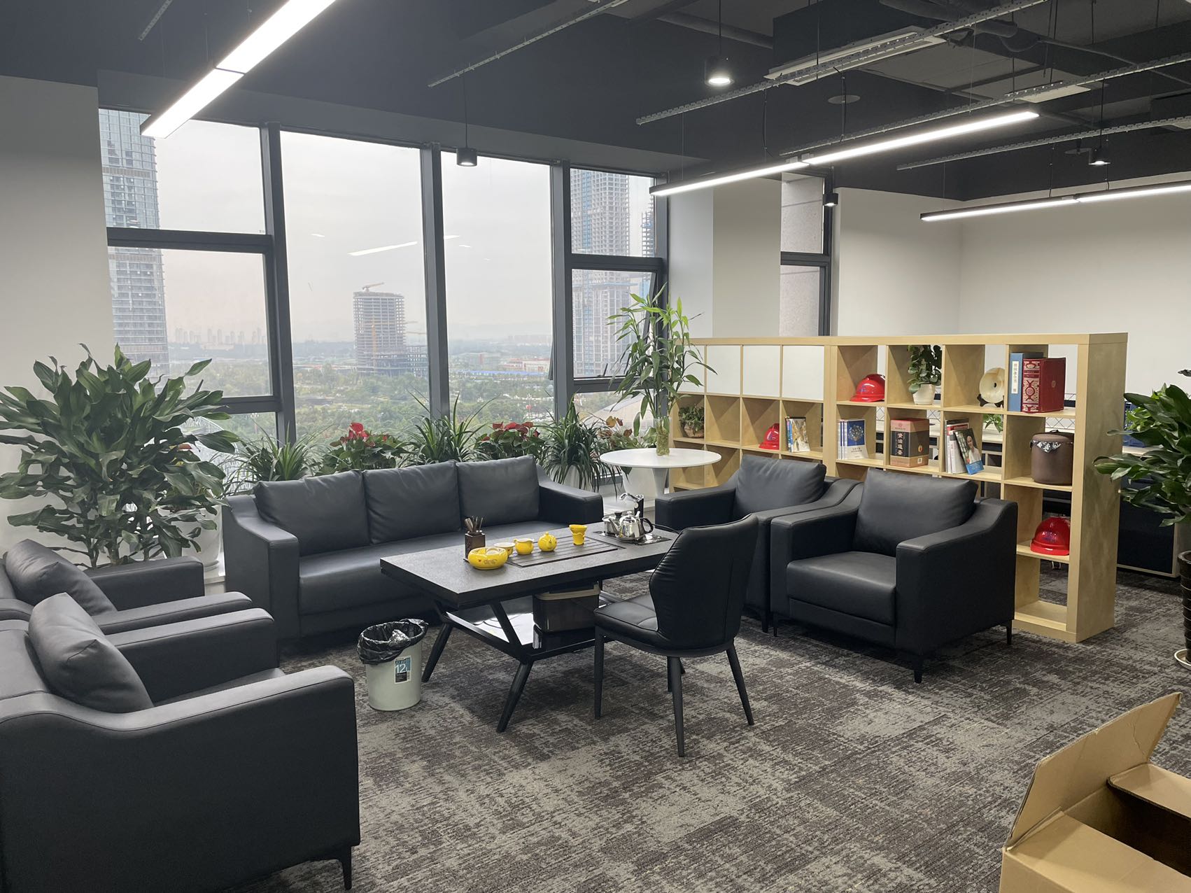 高新区金融城枫丹国际精装修248平办公室 户型方正 高层采光