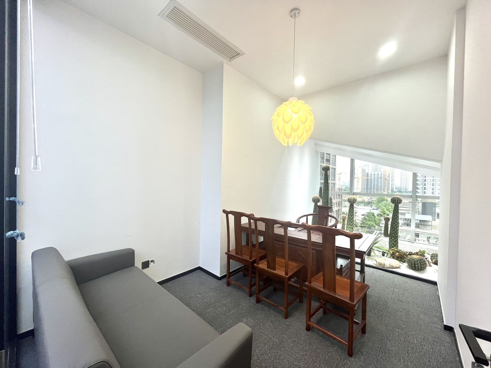 成华区龙潭市呈祥国际大厦精装245平办公室 全新装修带家具 户型方正