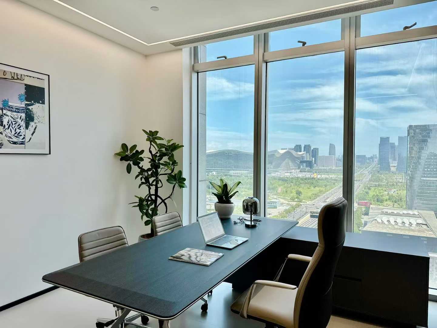 高新区世纪城地铁口 461平方 6隔间29工位 动静分区 中区视野巴适 超甲地标楼盘 棕榈泉办公室出租