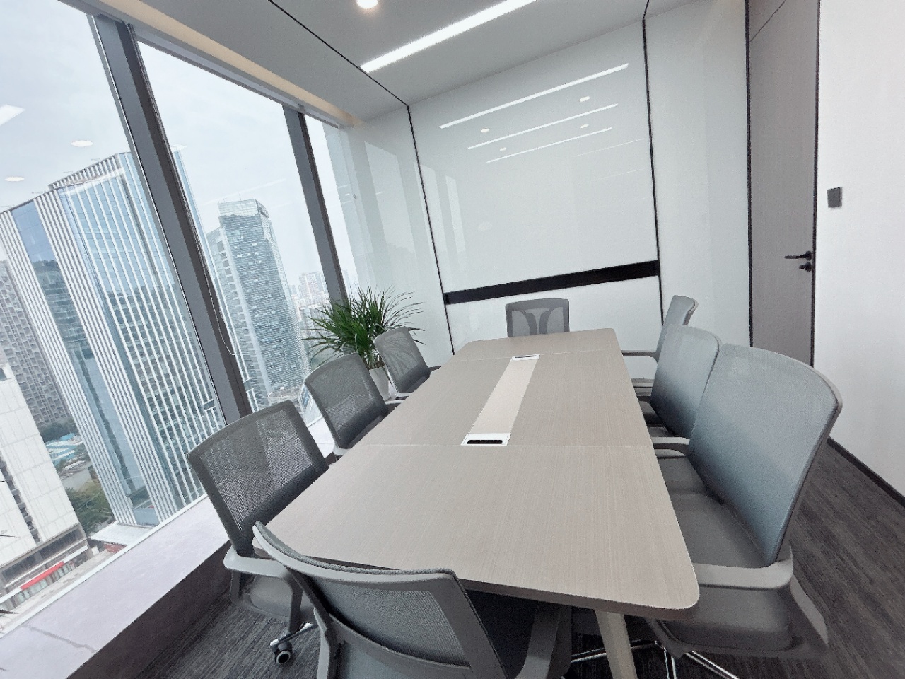 锦江区攀成钢区域 交通位置巴适 4隔间18工位 户型方正 视野巴适 汇信财富中心办公室出租