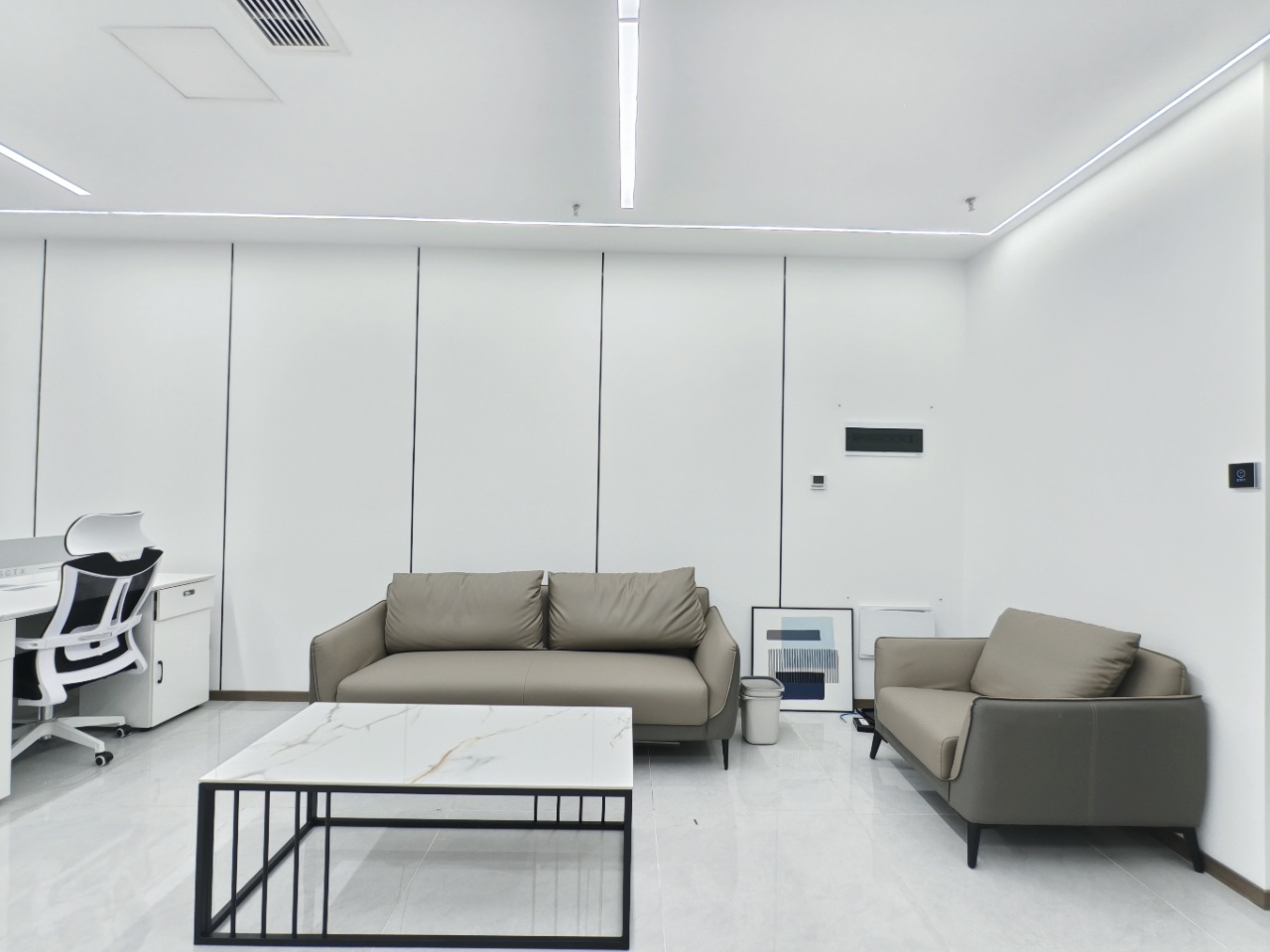 环球中心创业小面积 按套出租 2隔间12工位 大老板间 户型朝外视野巴适 6300元含物业费 创业首选