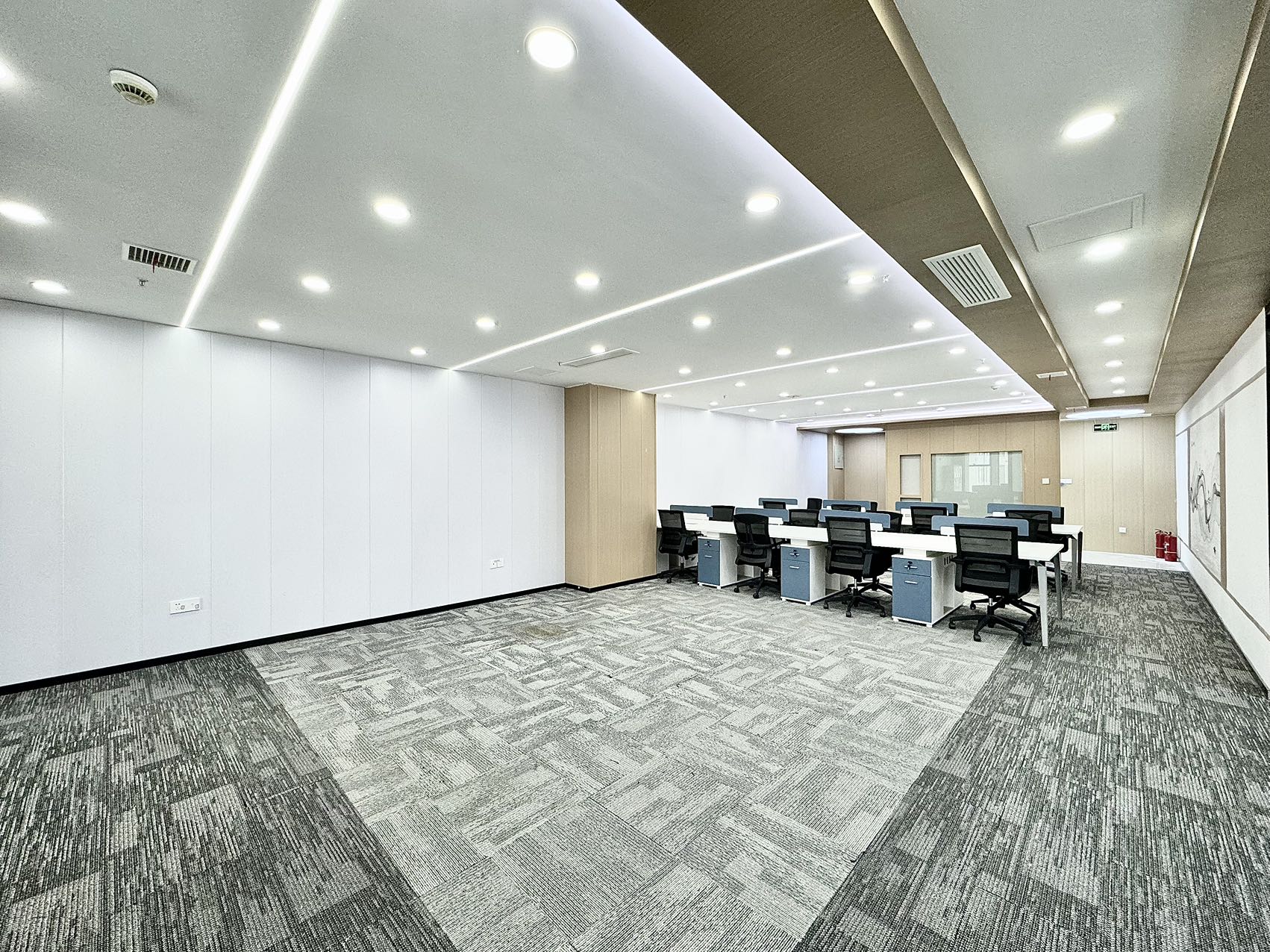 桐梓林地铁口 现代新中式风格 4隔间32工位 按套出租 大气老板间 报价含物业费 新希望大厦办公室出租