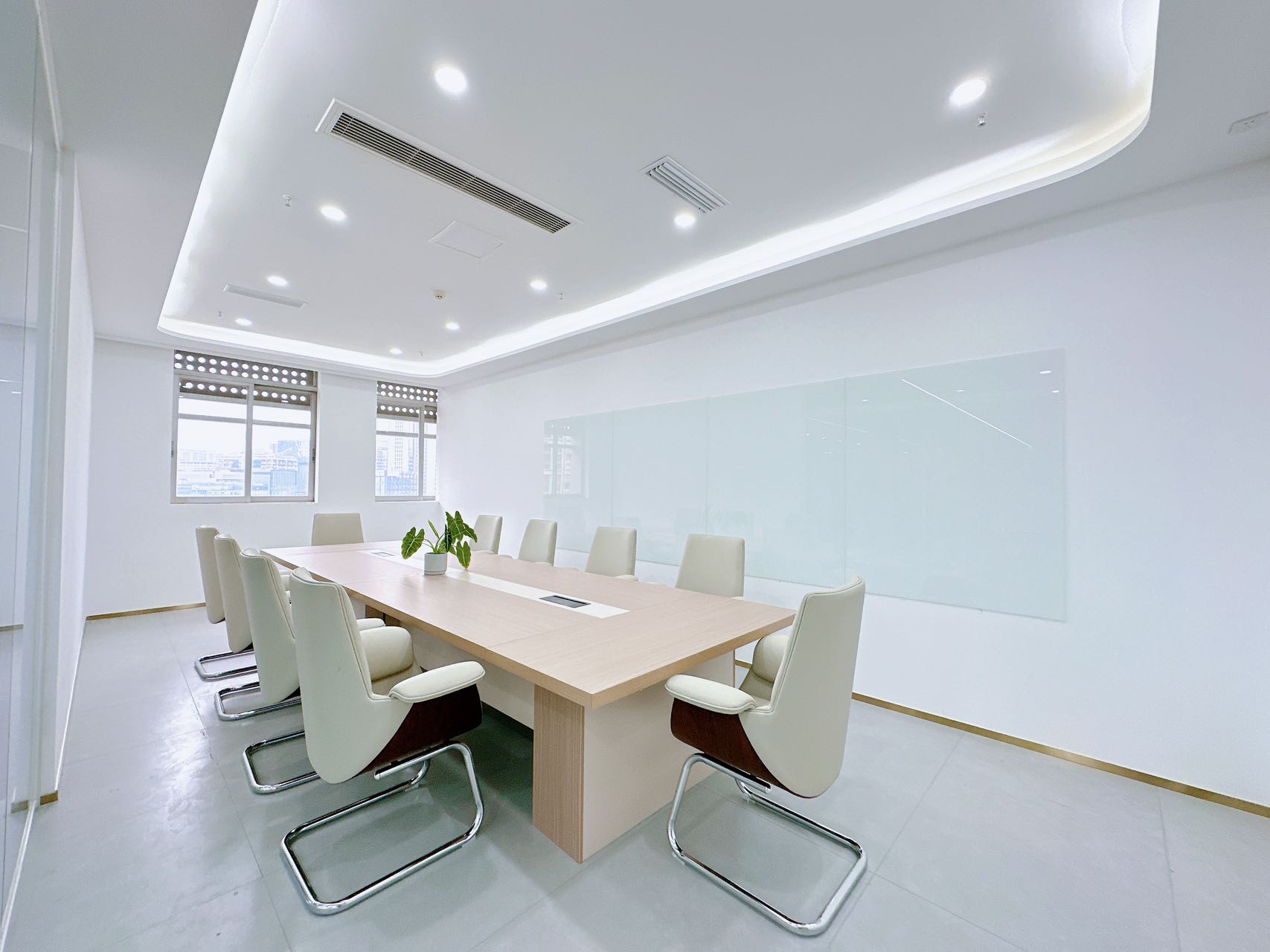 天府三街地铁口软件园B5精装大面积 140-150工位+6个隔间 精装带家具 户型方正 停车收费便宜 软件园办公室出租