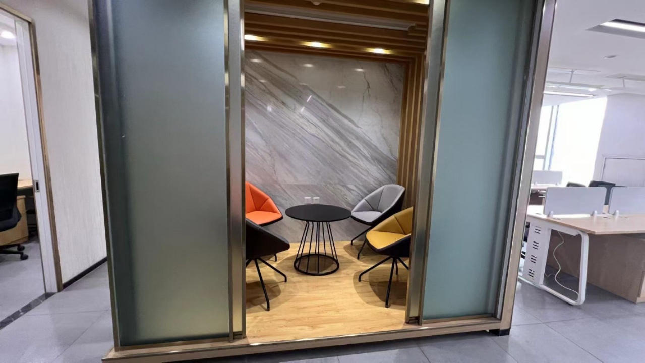 市中心1号线文殊院几百米 户型方正 双面采光 202平方 5隔间24工位 泰业城中城办公室出租