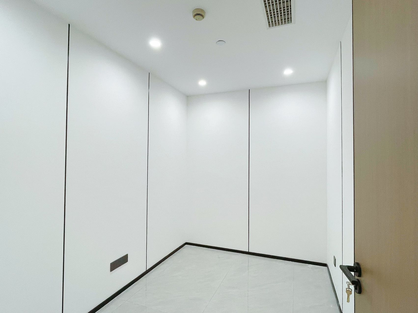 金融城甲级写字楼 按套出租 户型方正 4隔间18工位 低区看交子环 利用率高 东方希望中心办公室出租