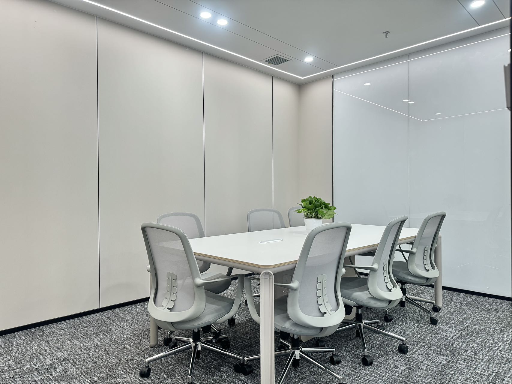 锦江区偏南 金石路地铁四五百米 288平方 4隔间23工位 正对电梯口 品质服务装修 面积多多 接待办公两不误 德塔科创中心办公室出租