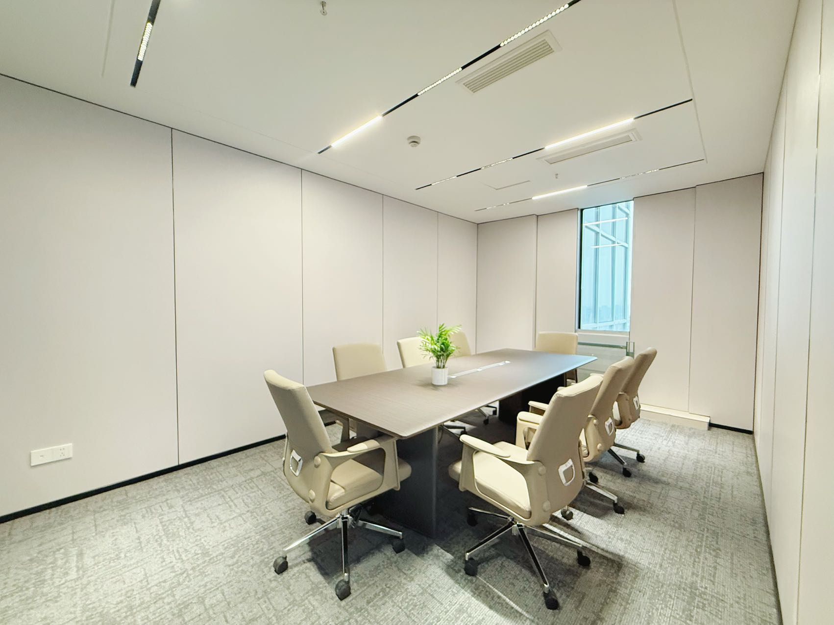 牛市口地铁几百米  按套出租 4隔间30工位 正对电梯口 带阳台 双面采光 摩根中心办公室出租