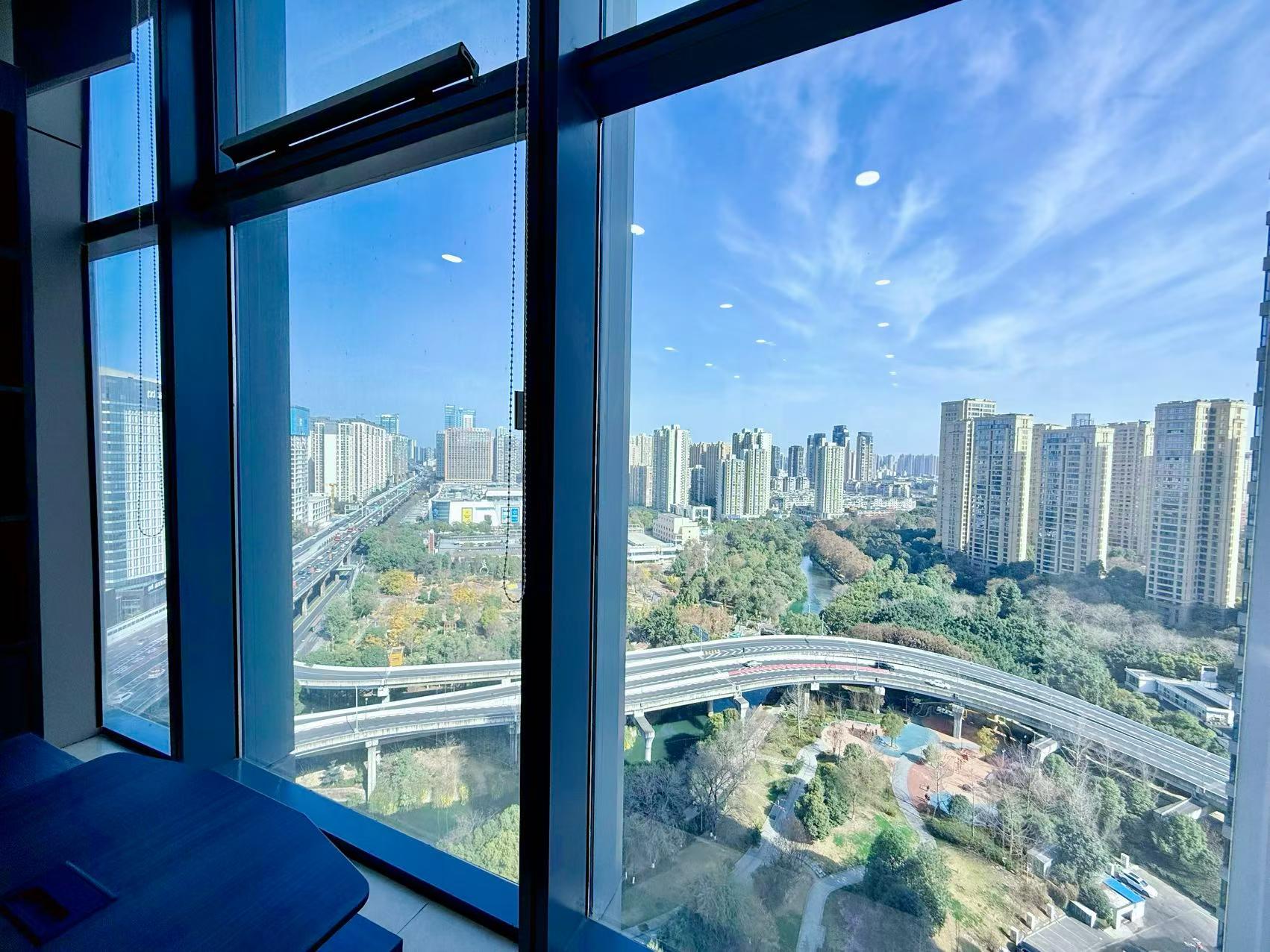 紧邻东郊记忆创业小户型 1隔间4工位 近地铁 老板间视野巴适 多弗国际办公室出租