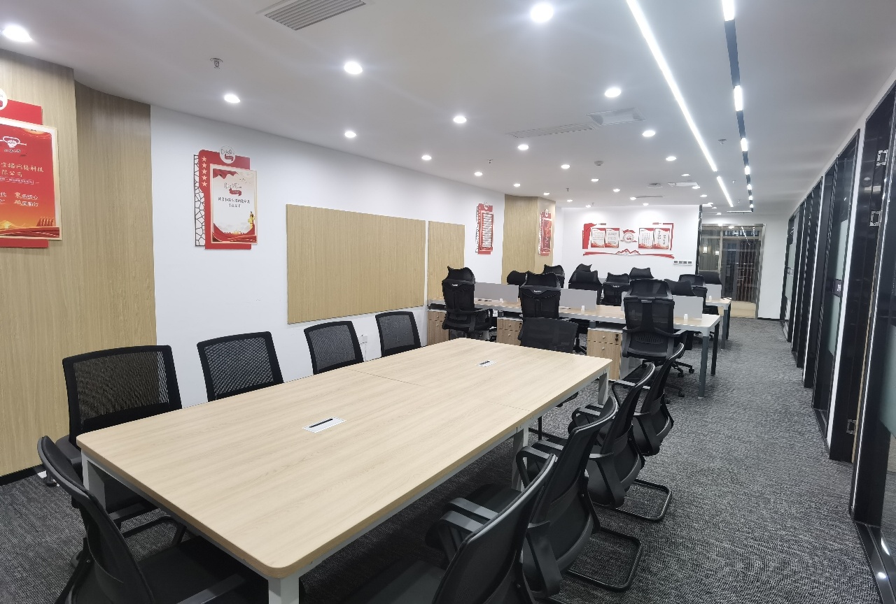 桐梓林地铁口甲级楼盘 178平方 4隔间12工位 产权出租 带家具 国航世纪中心办公室出租